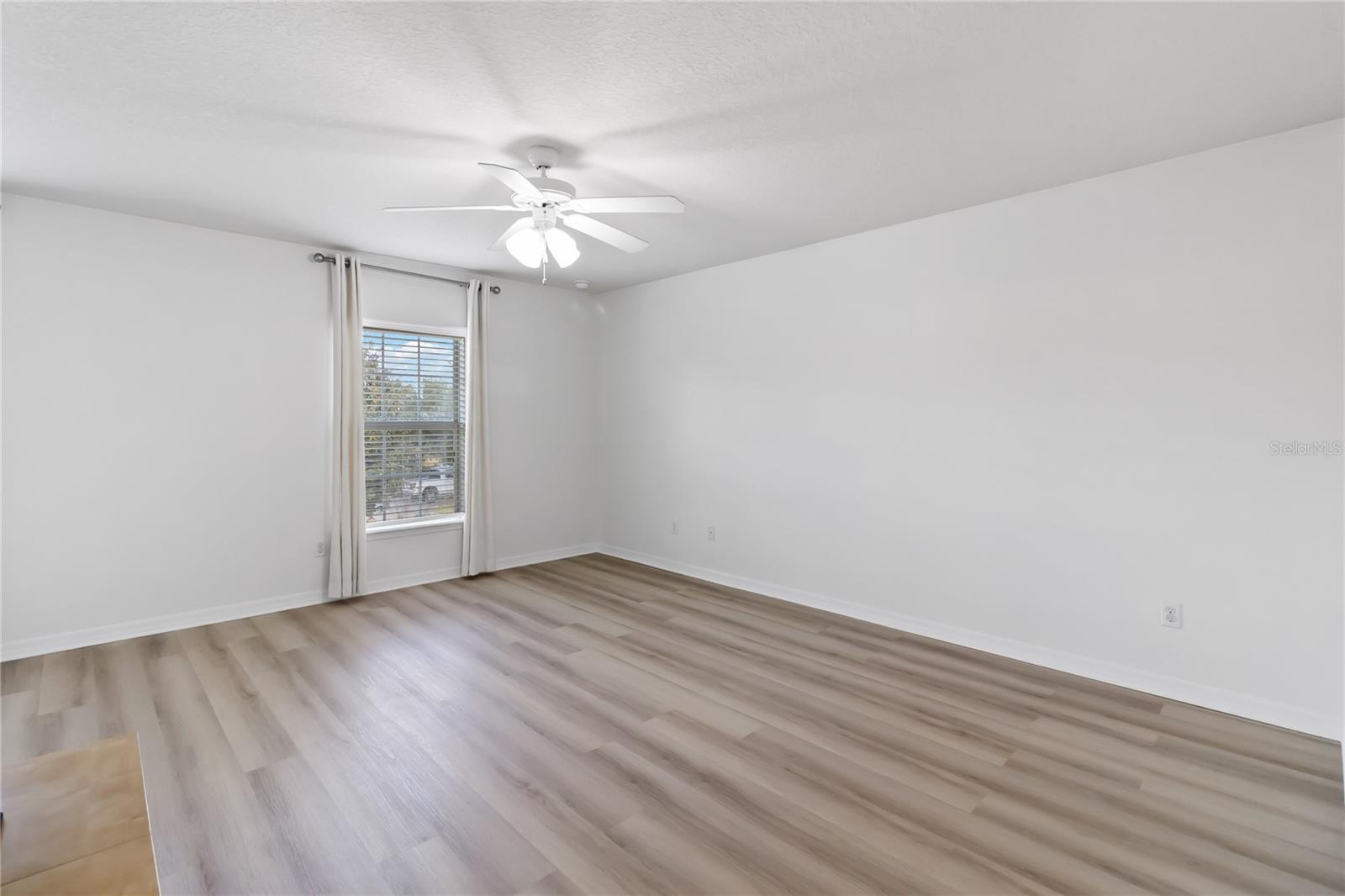 Image 36 of 69 For 8681 Lower Villagewalk Circle