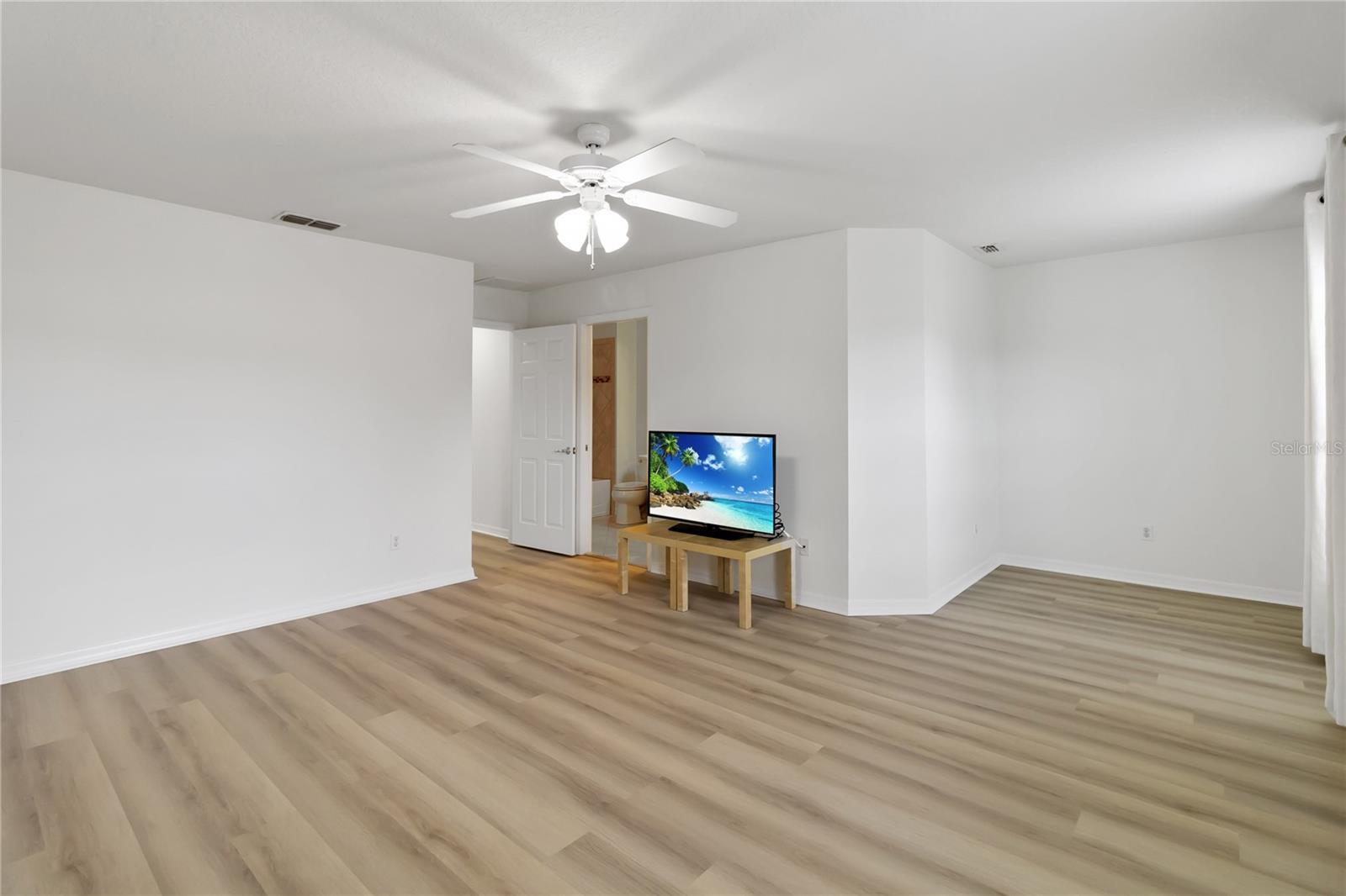 Image 37 of 69 For 8681 Lower Villagewalk Circle