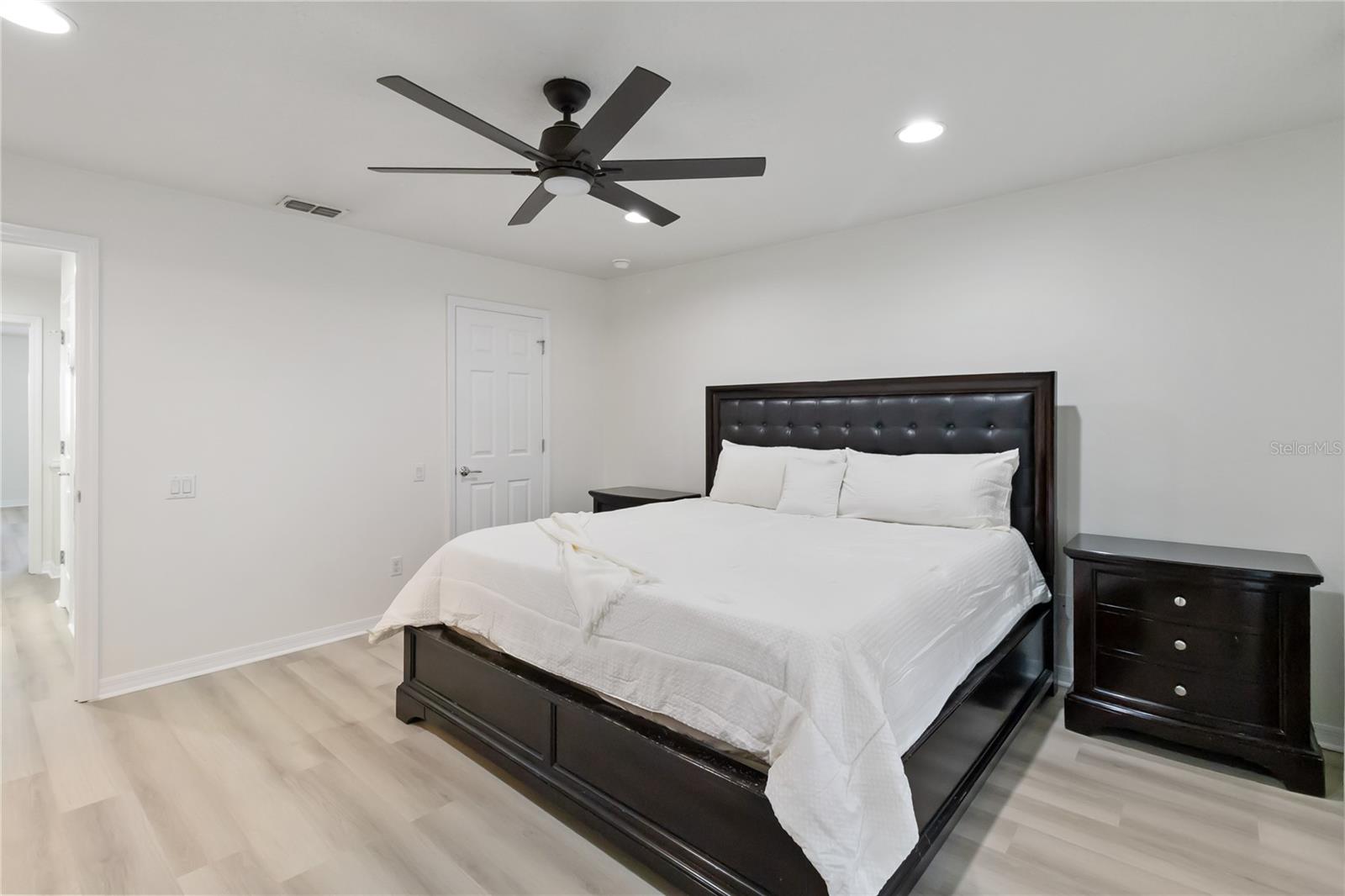 Image 44 of 69 For 8681 Lower Villagewalk Circle