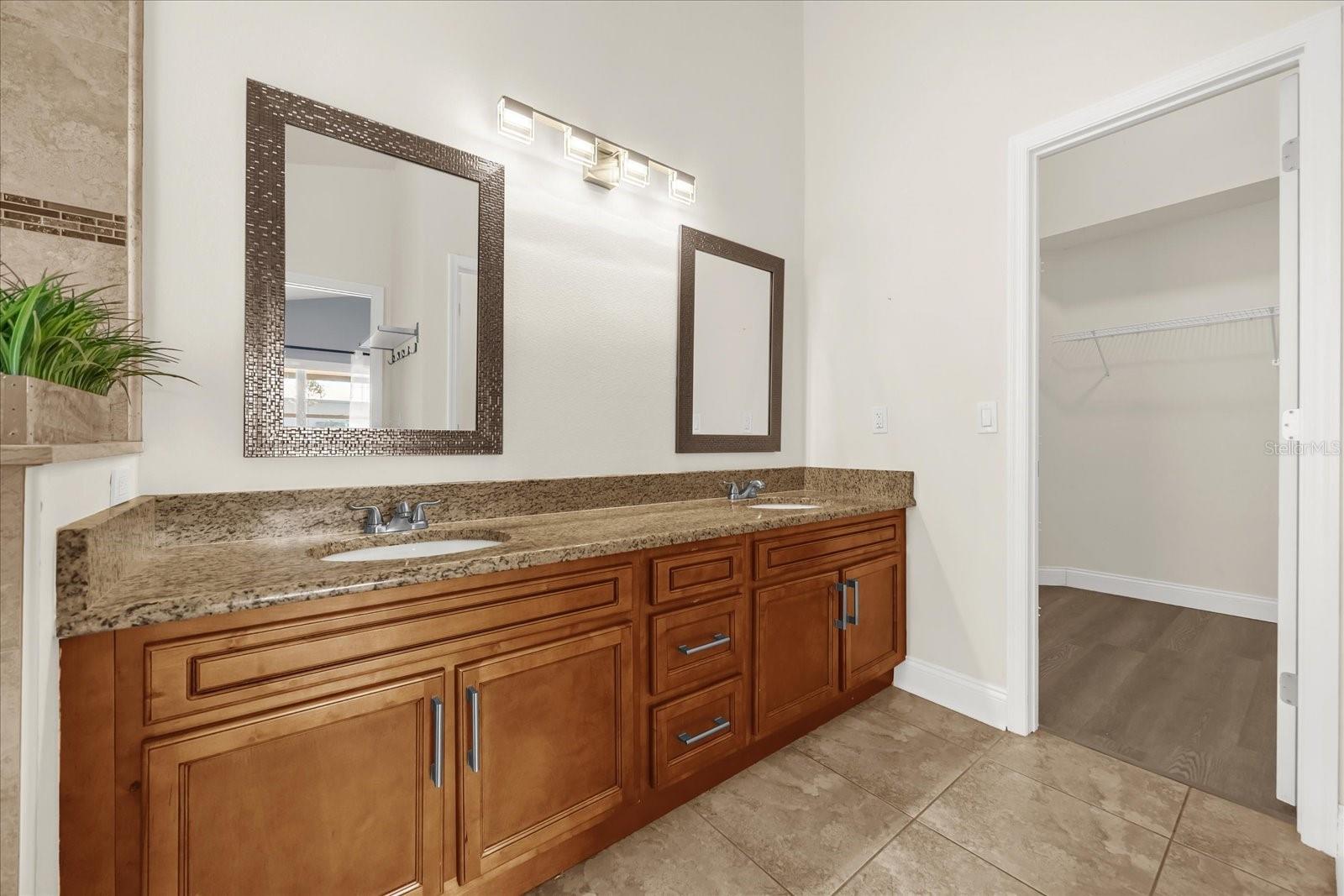 Image 19 of 25 For 7936 Oakstone Court