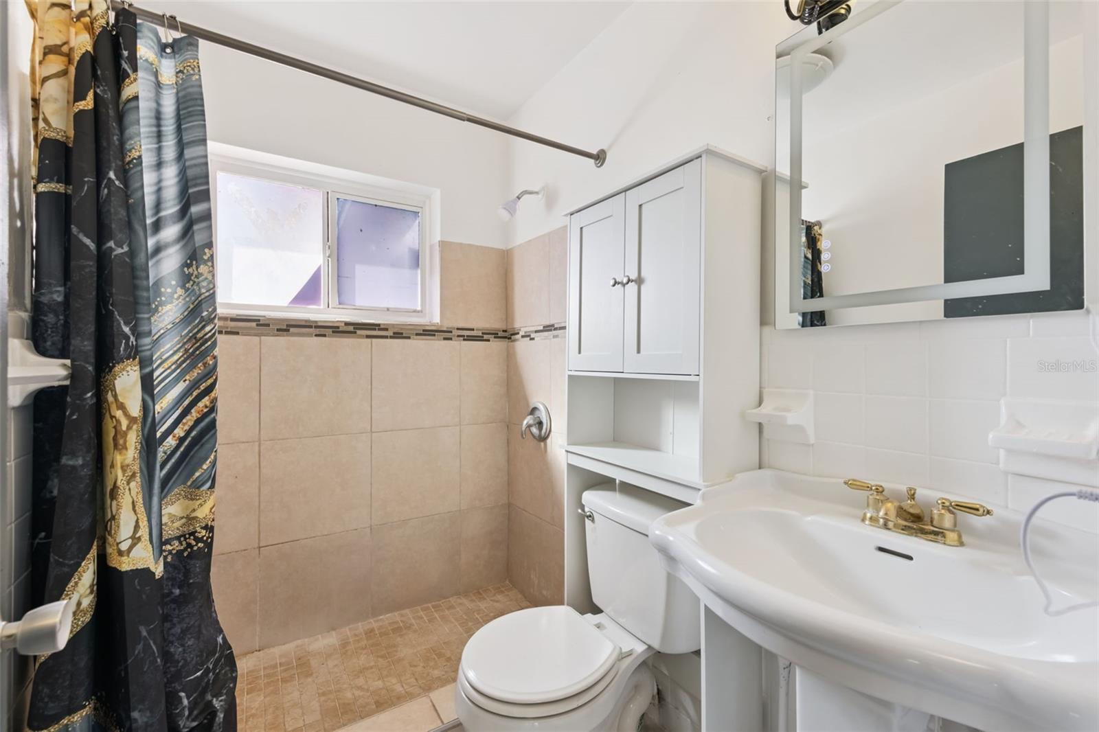 Image 12 of 37 For 962 Saxon Boulevard