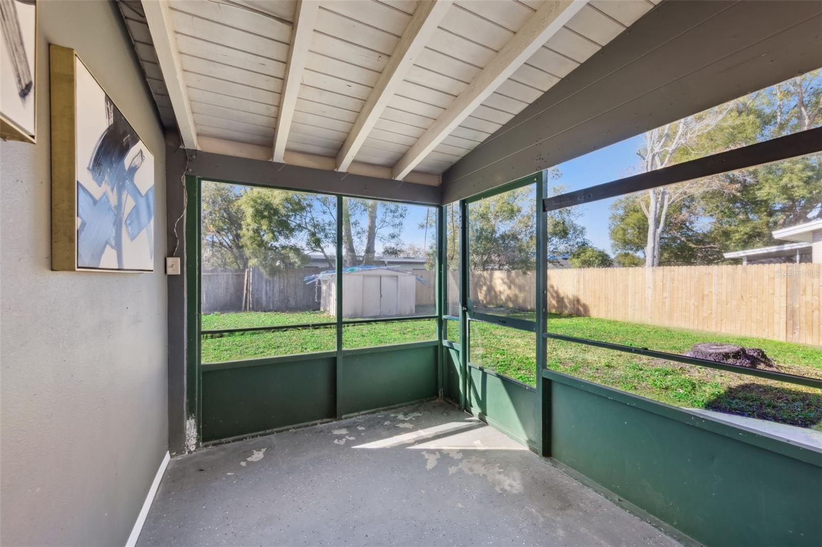 Image 14 of 37 For 962 Saxon Boulevard