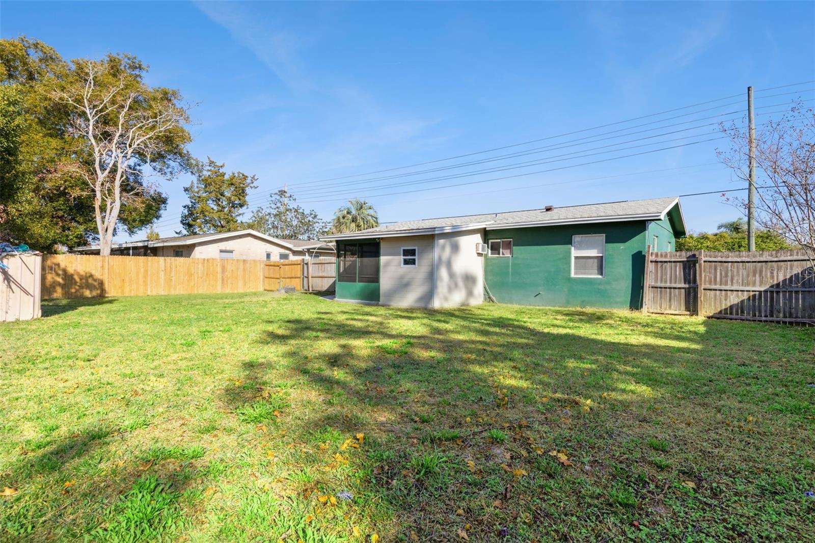 Image 16 of 37 For 962 Saxon Boulevard