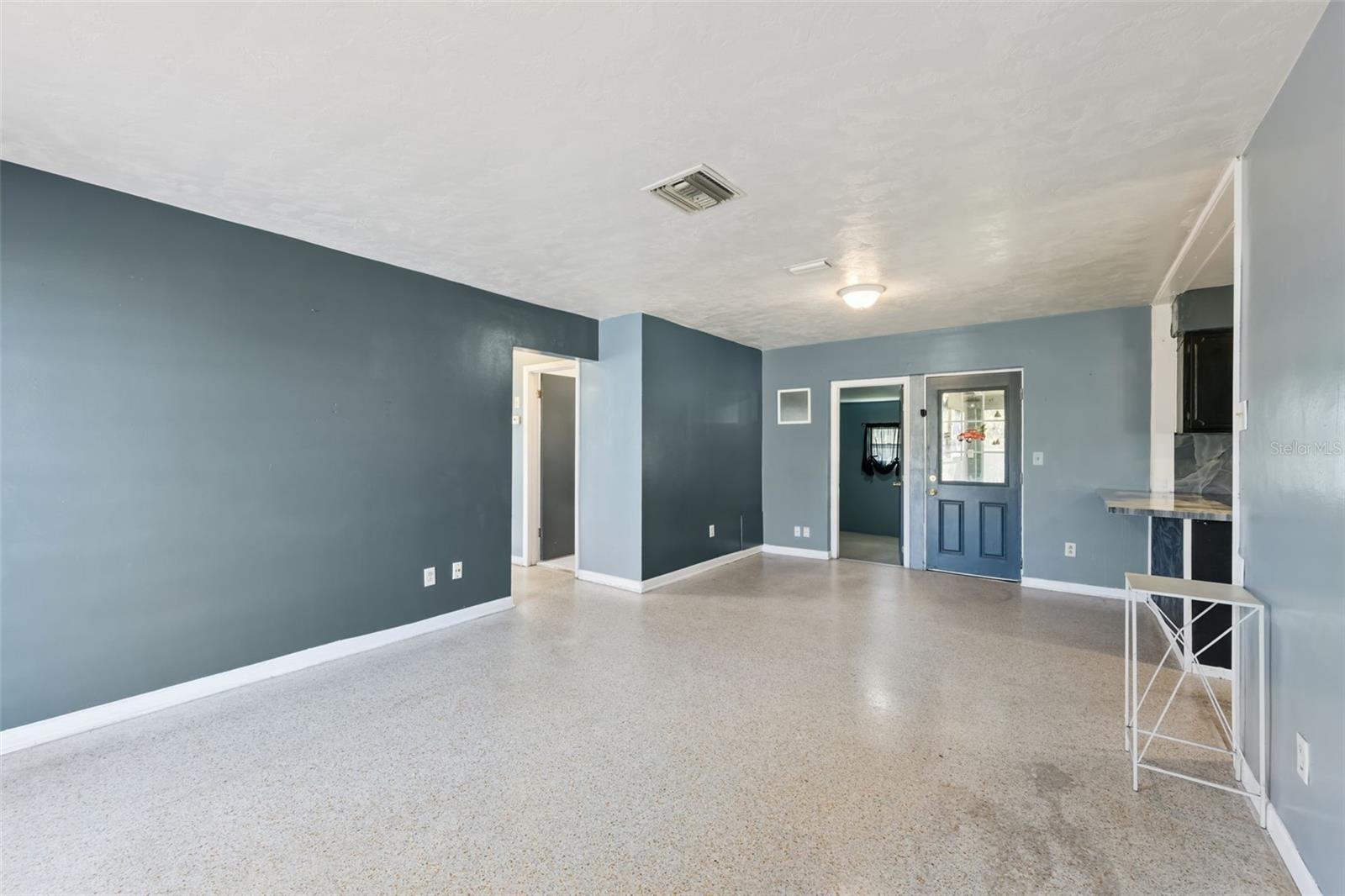 Image 5 of 37 For 962 Saxon Boulevard