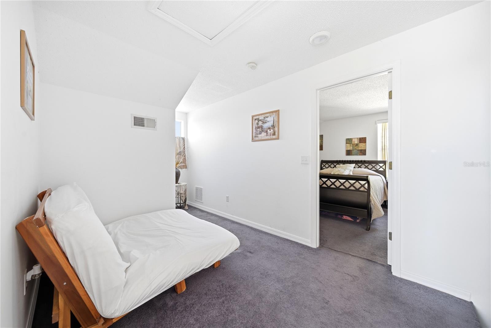 Image 20 of 39 For 5051 Luna Negra Drive