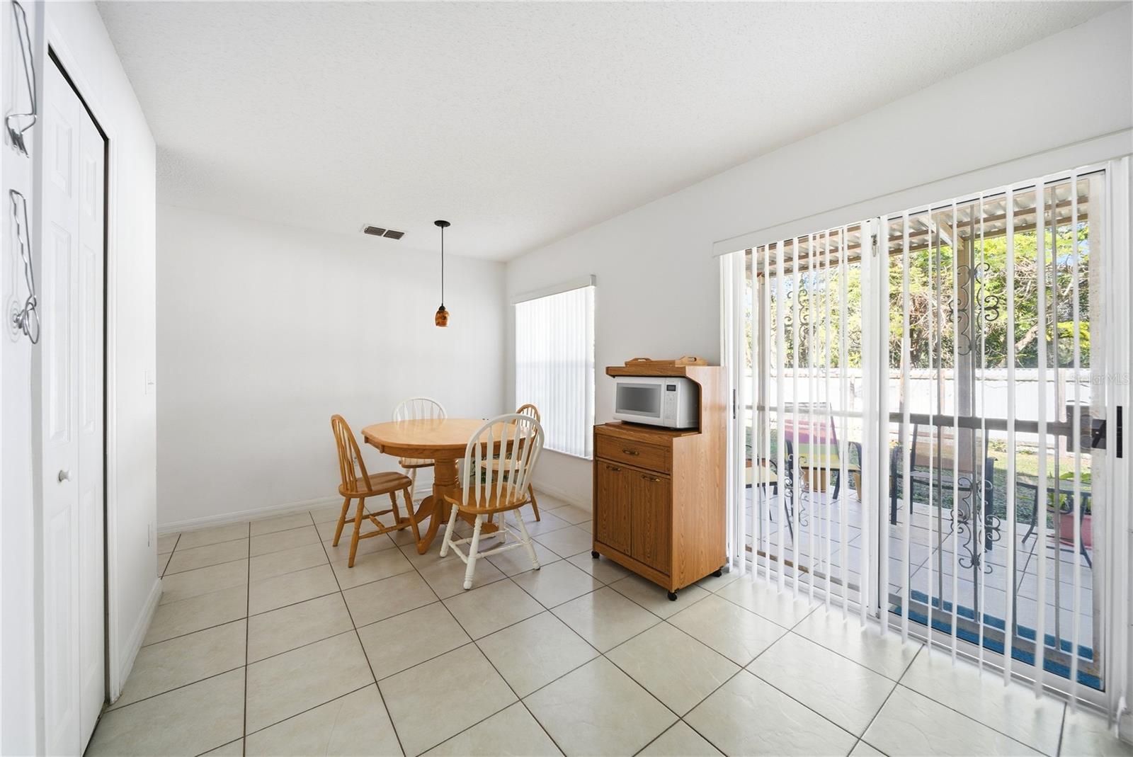 Image 7 of 39 For 5051 Luna Negra Drive