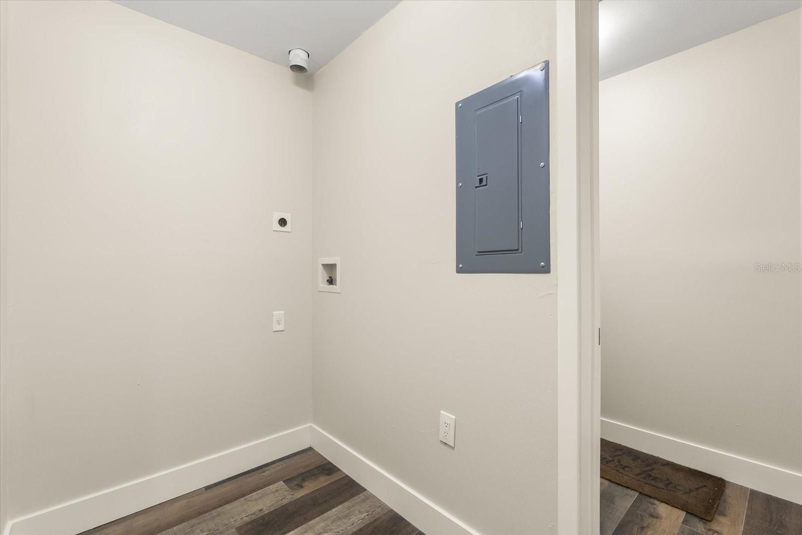 Image 20 of 22 For 1919 Summer Club Drive 105