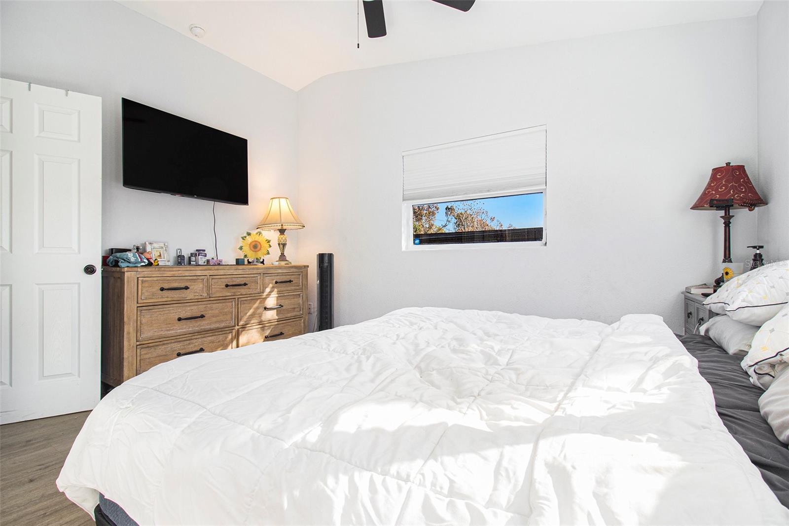 Image 21 of 30 For 1412 Lakecrest Drive