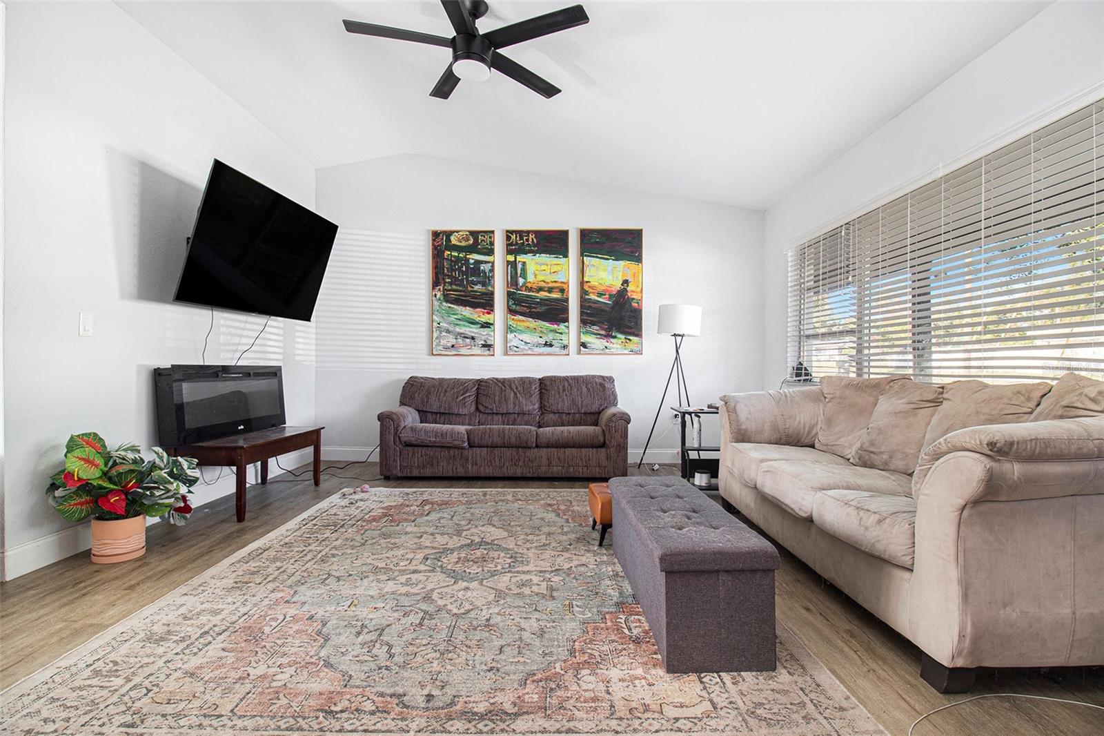 Image 5 of 30 For 1412 Lakecrest Drive