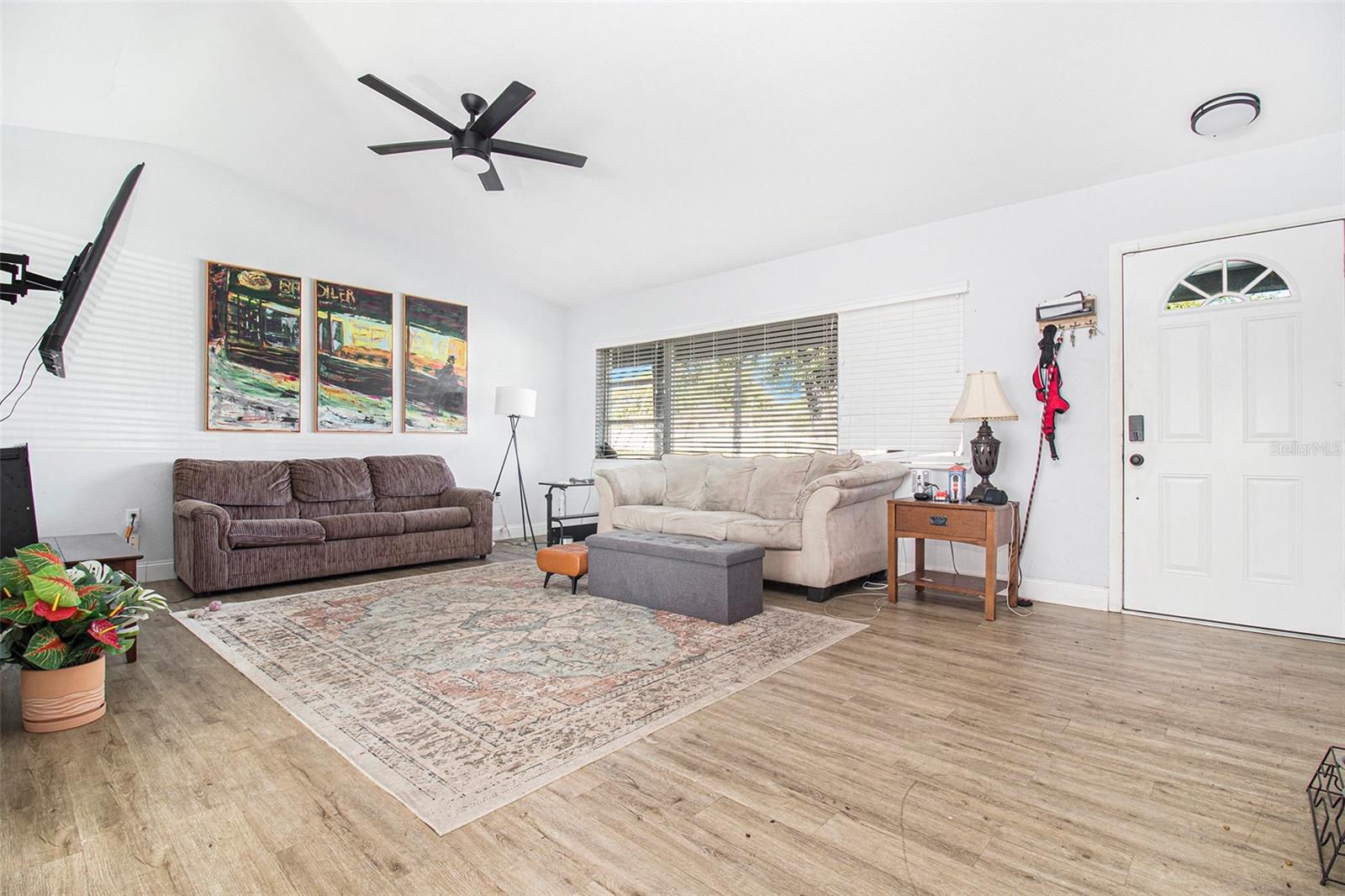 Image 7 of 30 For 1412 Lakecrest Drive