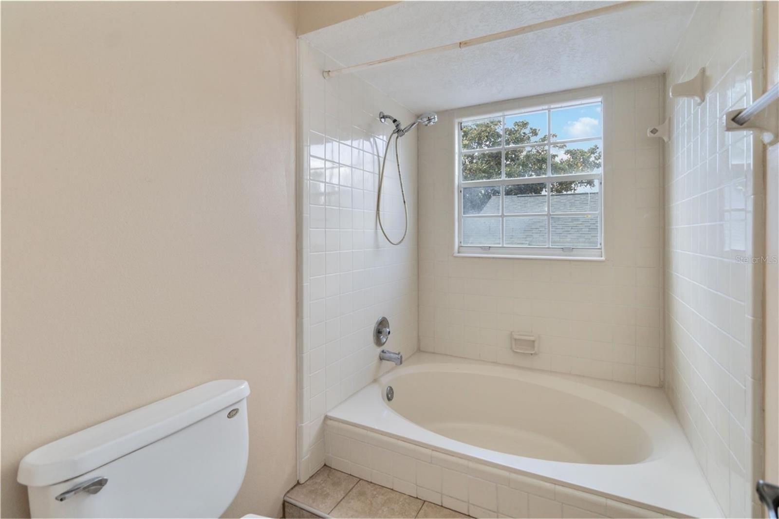 Image 18 of 25 For 1575 Lawndale Circle