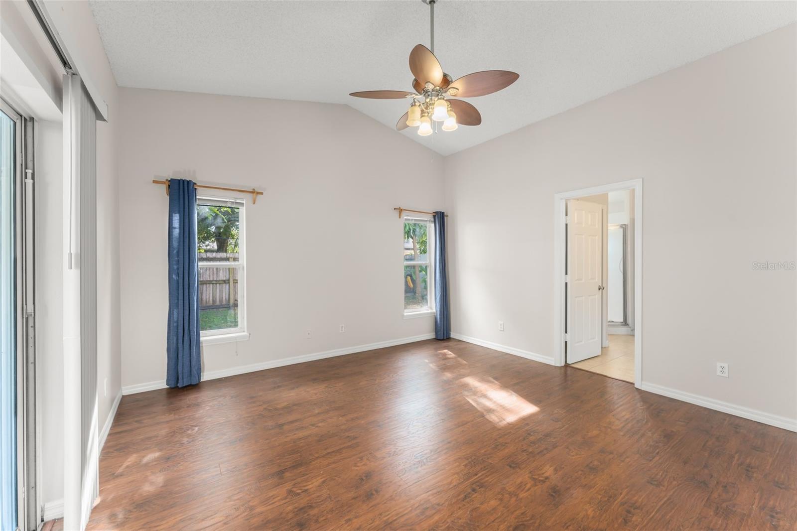 Image 19 of 37 For 2374 Blue Sapphire Circle