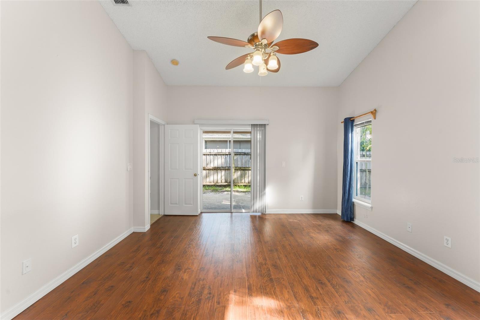 Image 21 of 37 For 2374 Blue Sapphire Circle