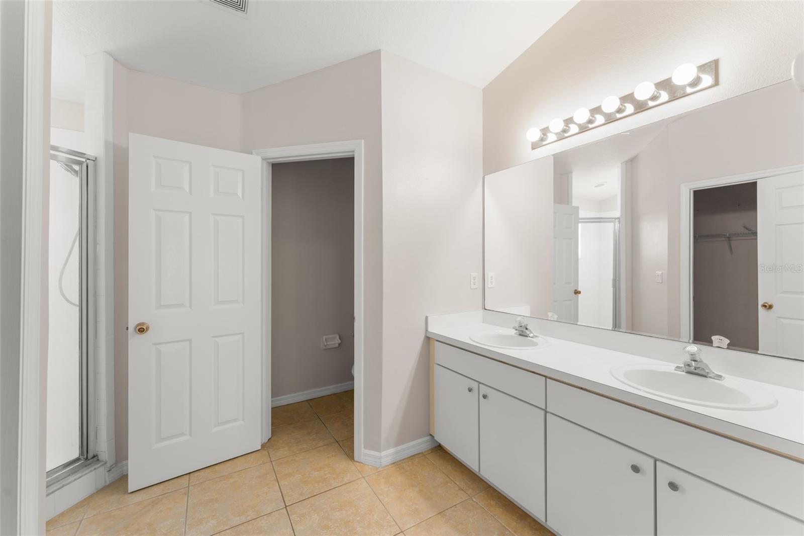 Image 22 of 37 For 2374 Blue Sapphire Circle