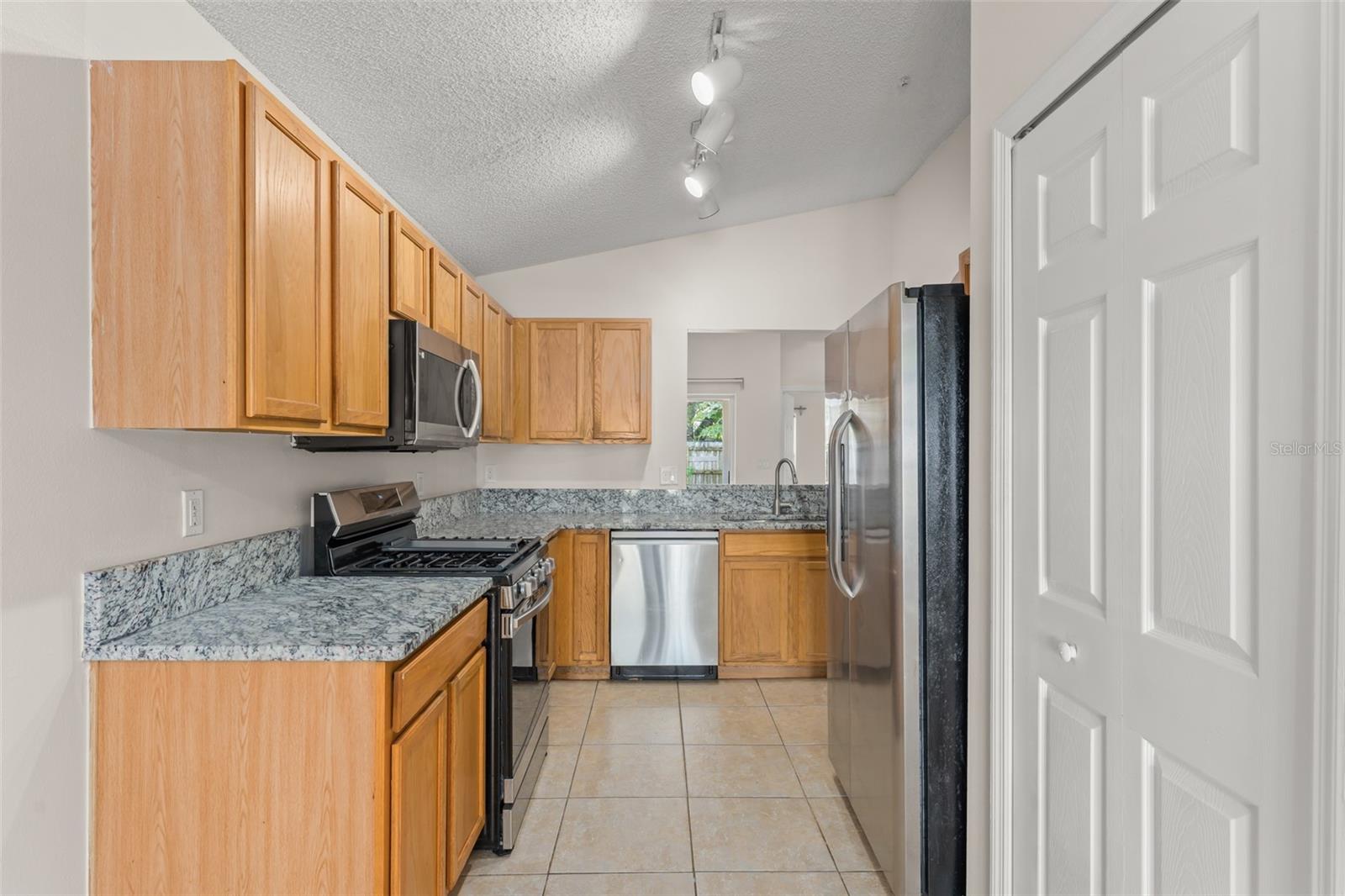 Image 6 of 37 For 2374 Blue Sapphire Circle