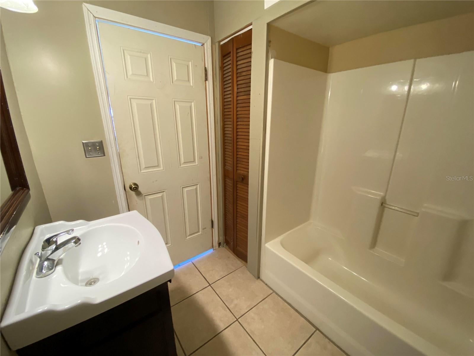 Image 6 of 8 For 1409 Madrid Way B