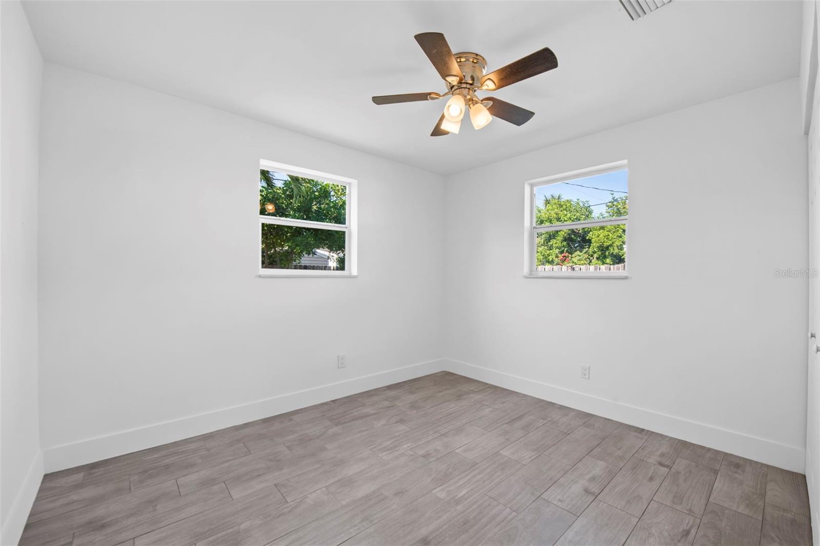 Image 18 of 33 For 5641 8th Avenue