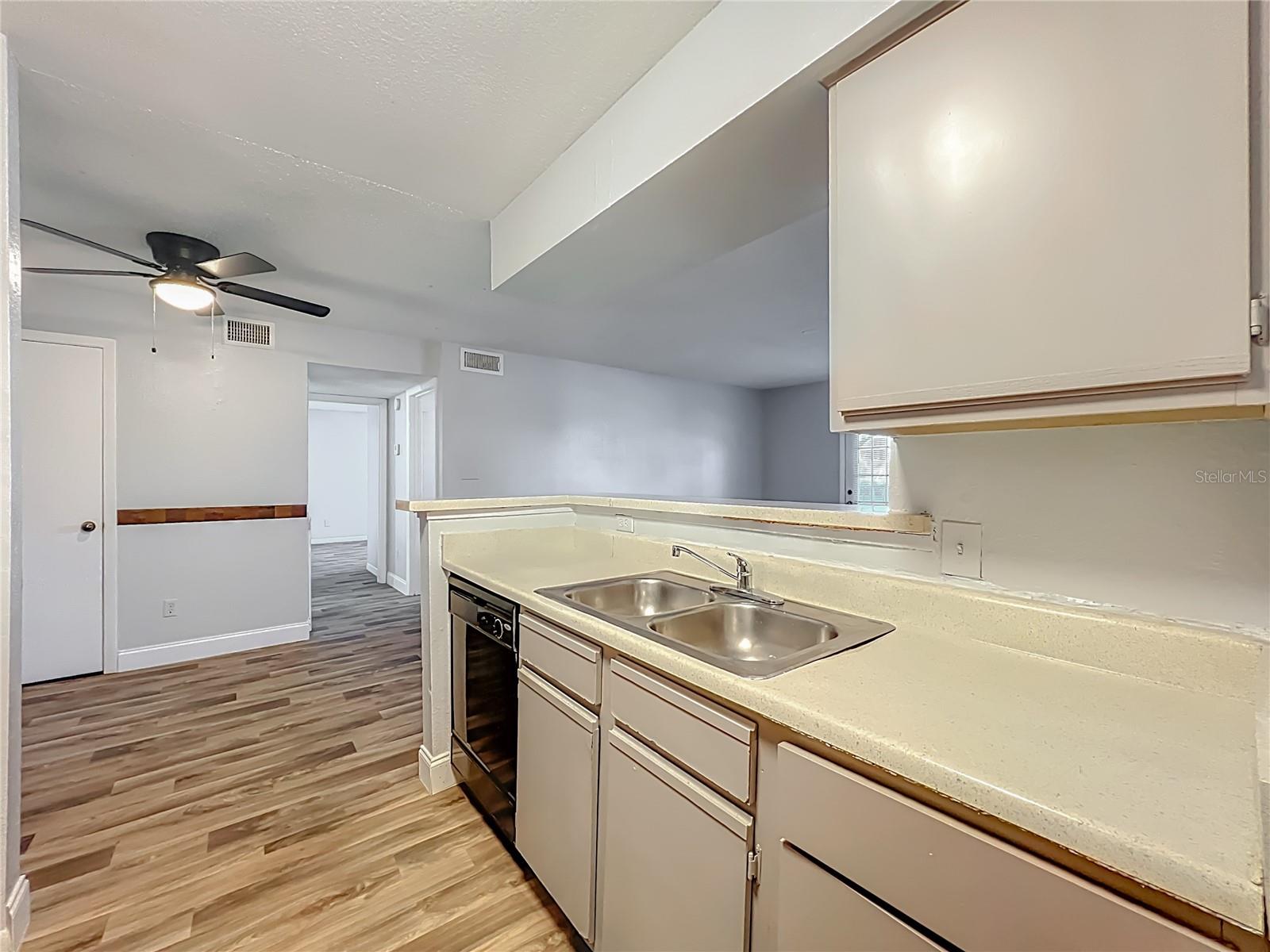 Image 27 of 46 For 4301 Lizshire Lane 107