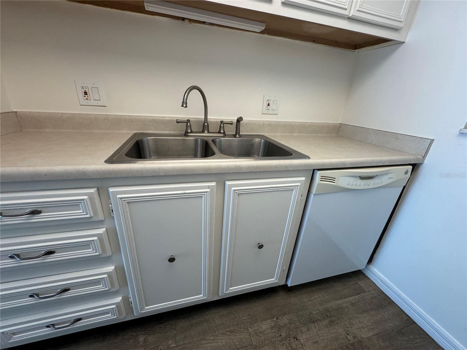 Image 12 of 30 For 523 Summerlin Avenue 1