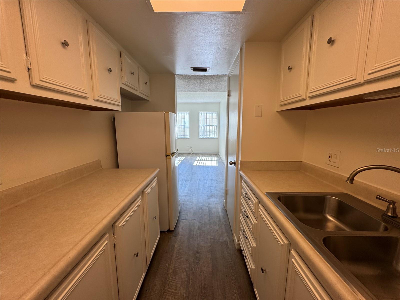 Image 13 of 30 For 523 Summerlin Avenue 1