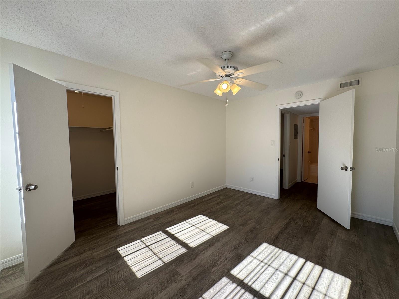 Image 17 of 30 For 523 Summerlin Avenue 1