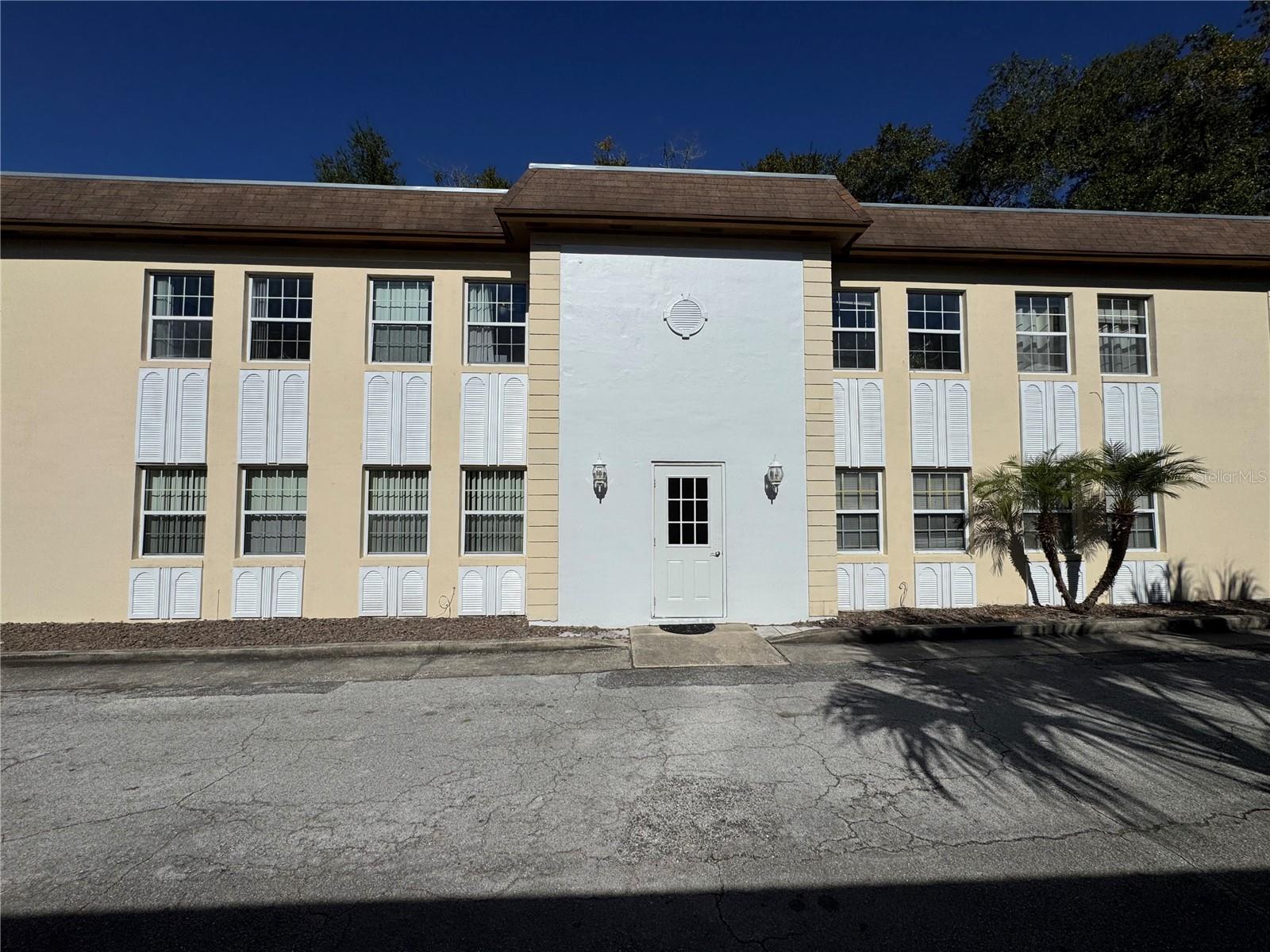 Image 2 of 30 For 523 Summerlin Avenue 1