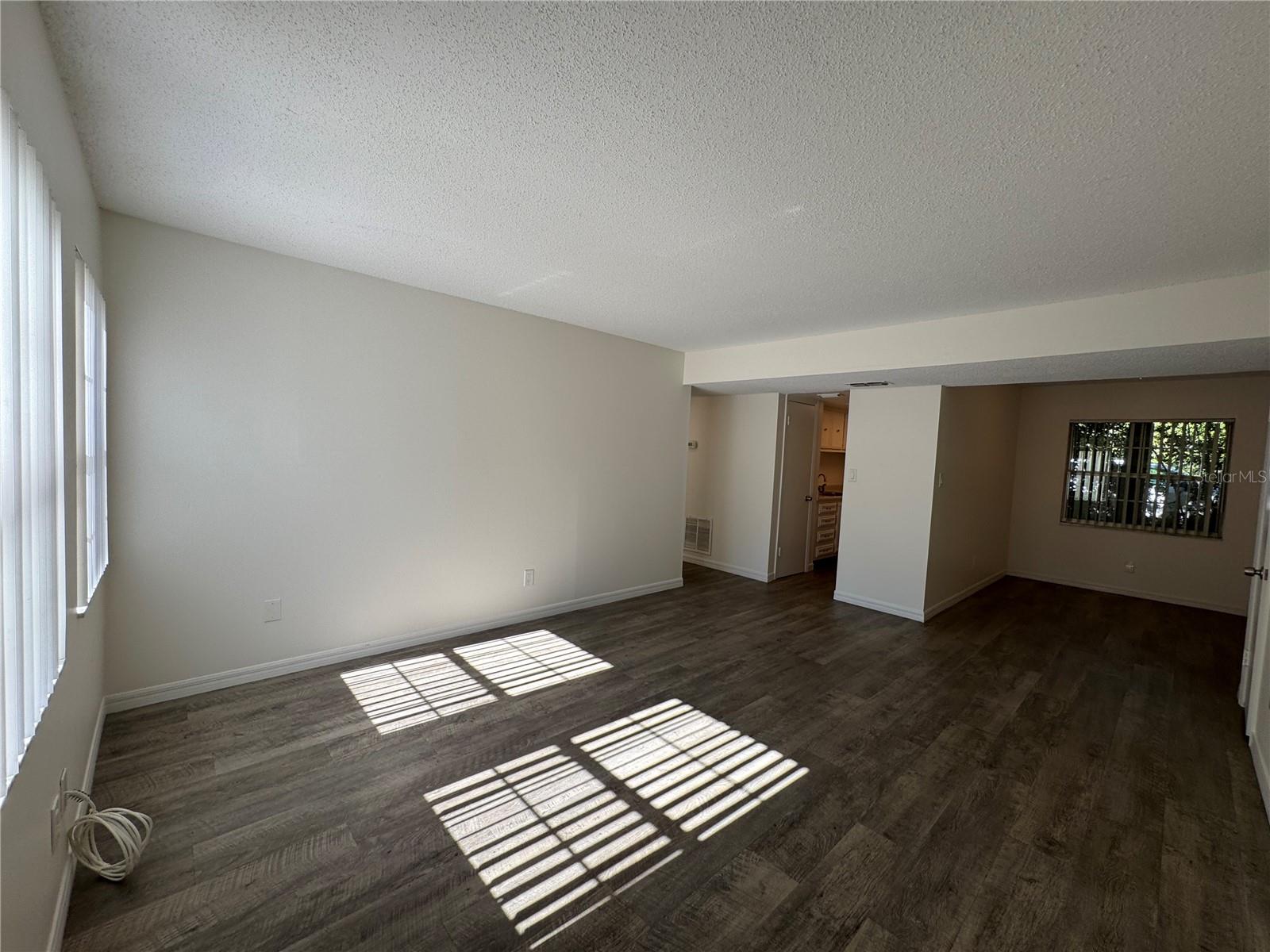 Image 4 of 30 For 523 Summerlin Avenue 1