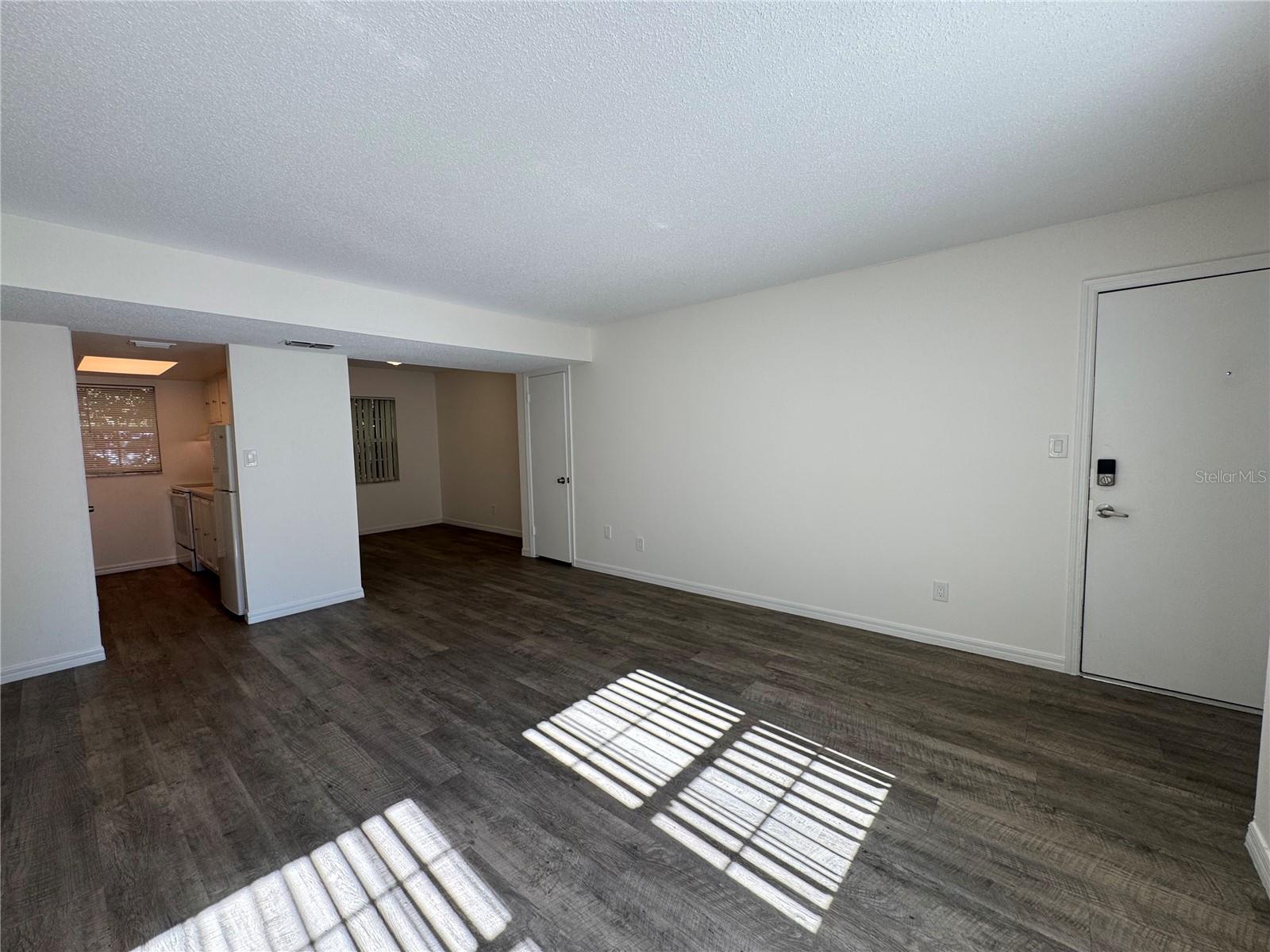 Image 5 of 30 For 523 Summerlin Avenue 1