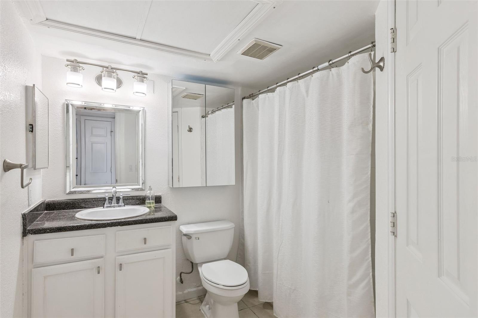 Image 11 of 12 For 415 Lakepointe Drive 103