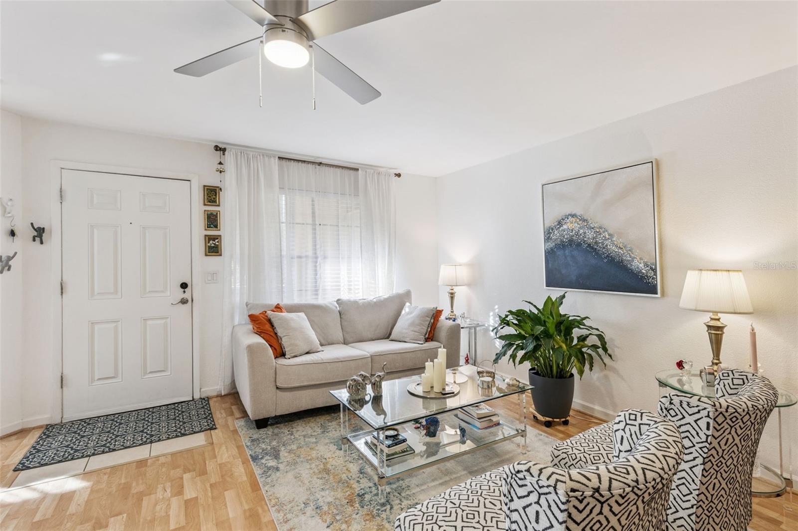 Image 4 of 12 For 415 Lakepointe Drive 103