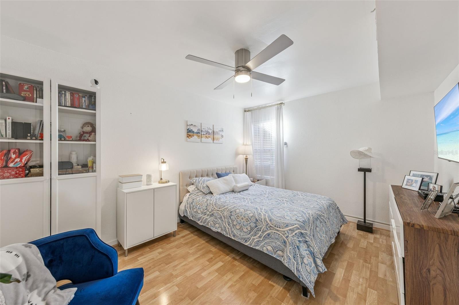 Image 9 of 12 For 415 Lakepointe Drive 103