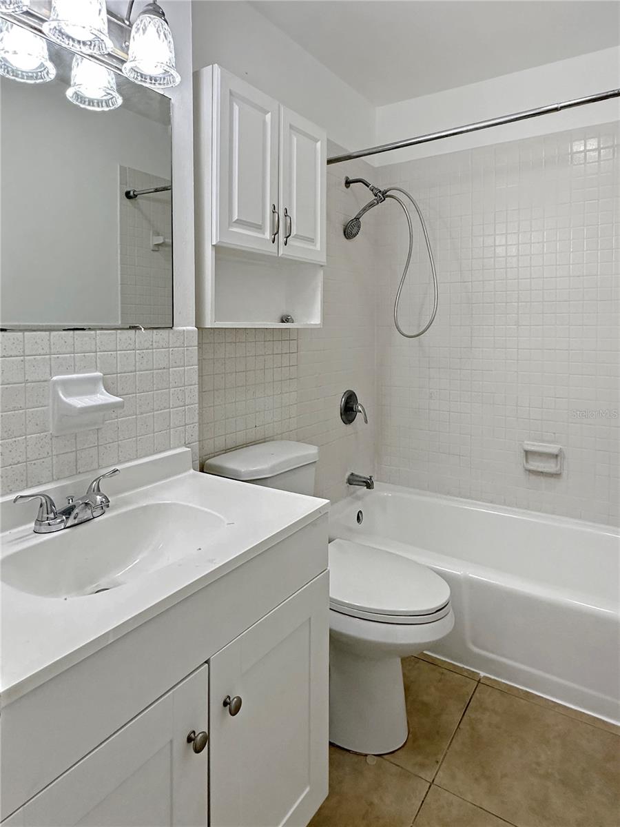 Image 12 of 19 For 508 Banyon Tree Circle 202