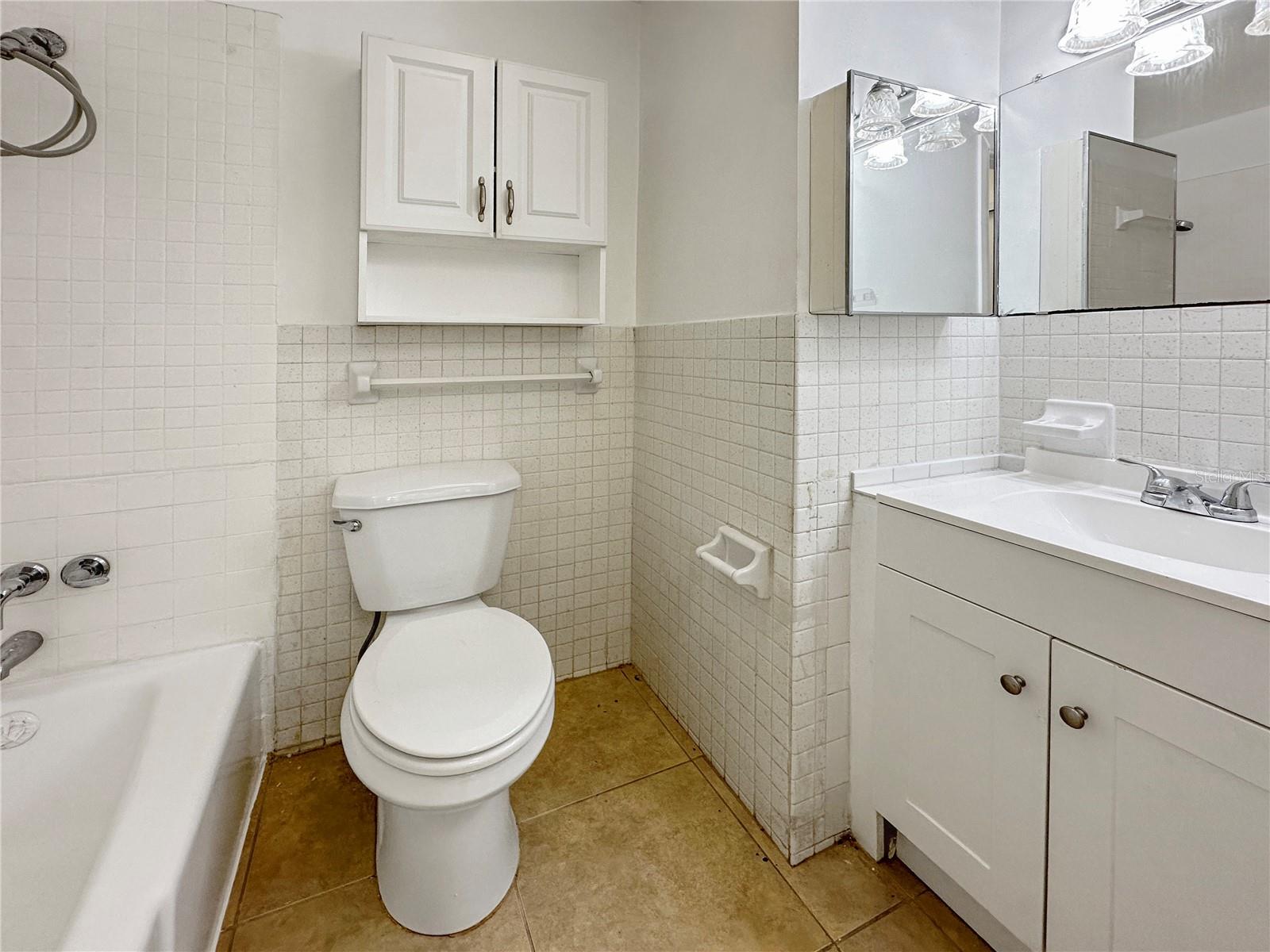 Image 13 of 19 For 508 Banyon Tree Circle 202