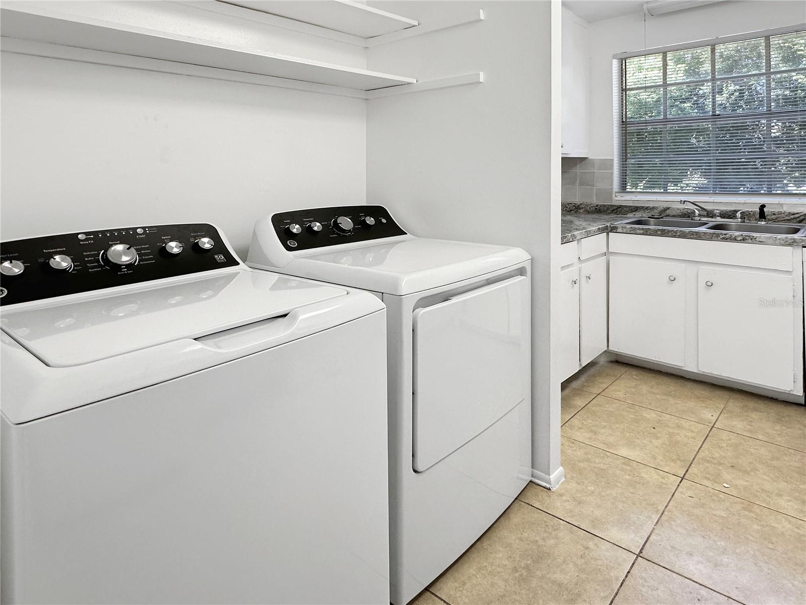 Image 16 of 19 For 508 Banyon Tree Circle 202