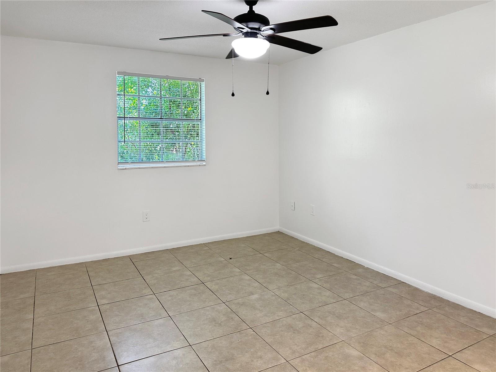 Image 7 of 19 For 508 Banyon Tree Circle 202