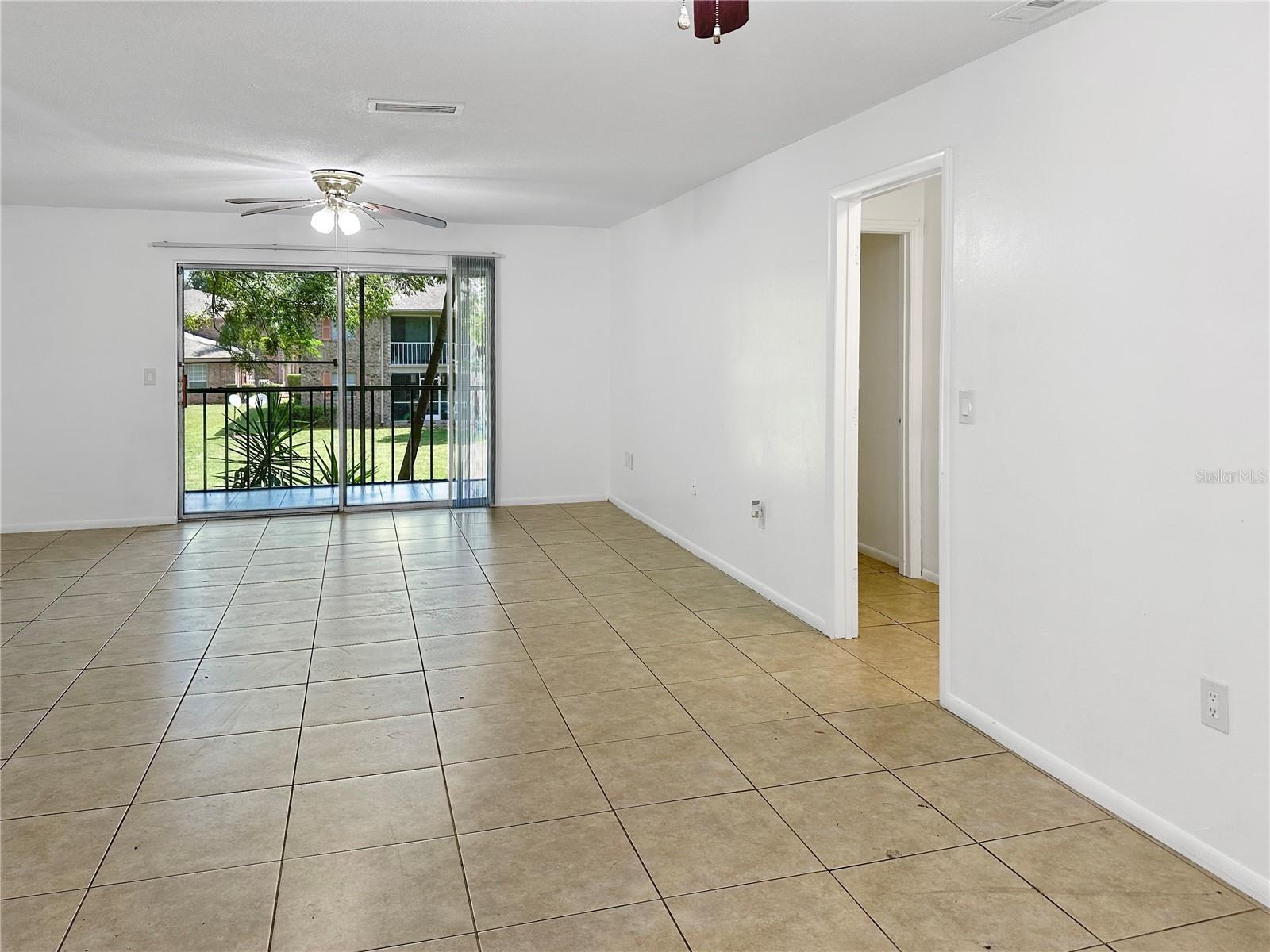 Image 9 of 19 For 508 Banyon Tree Circle 202