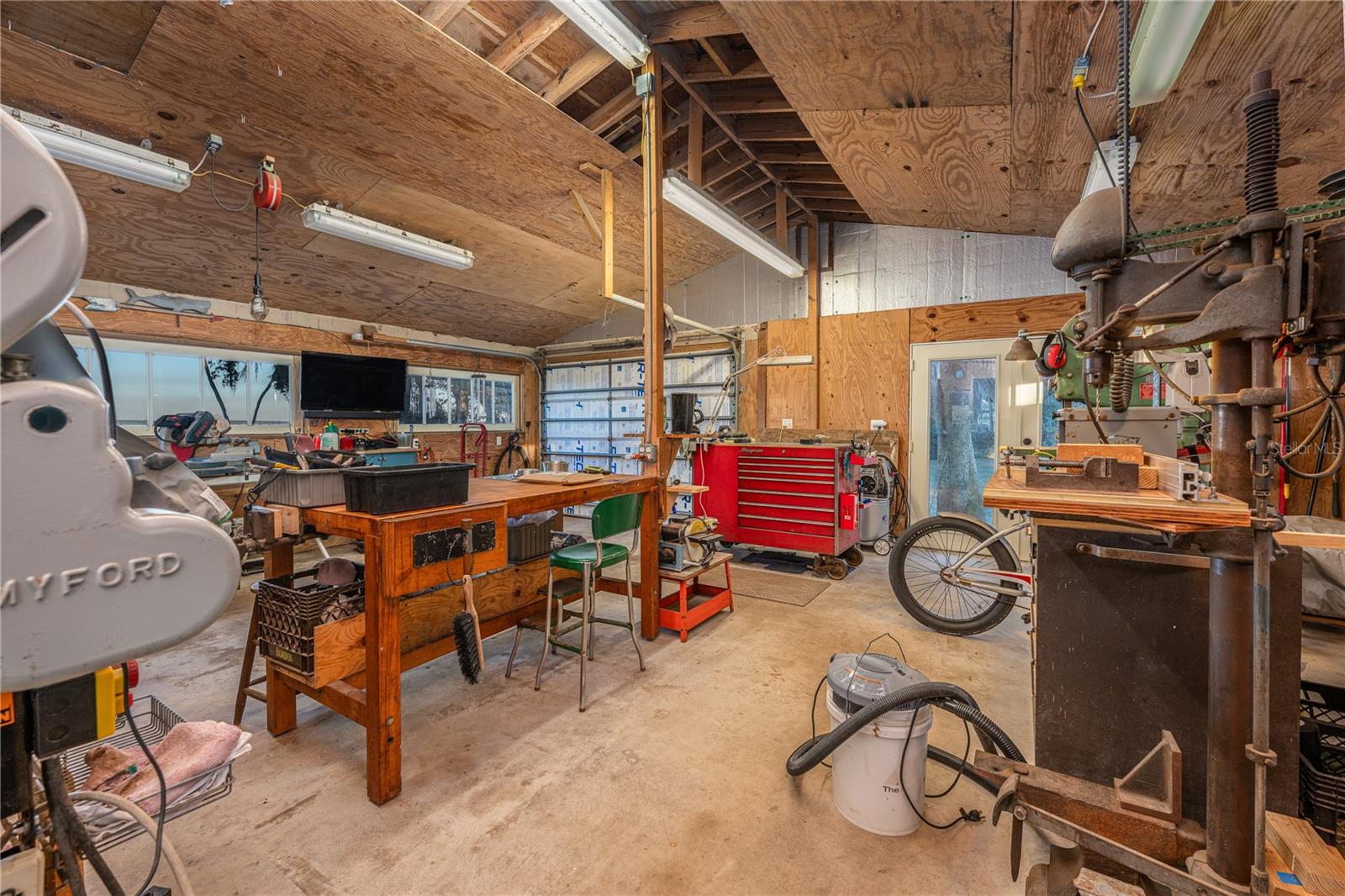 Image 36 of 44 For 2518 Fort Lane Road