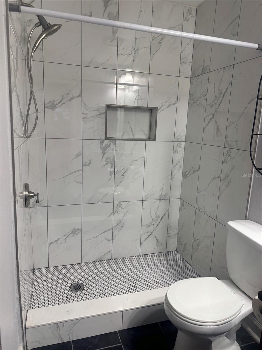 Image 15 of 26 For 2071 Dixie Belle Drive B