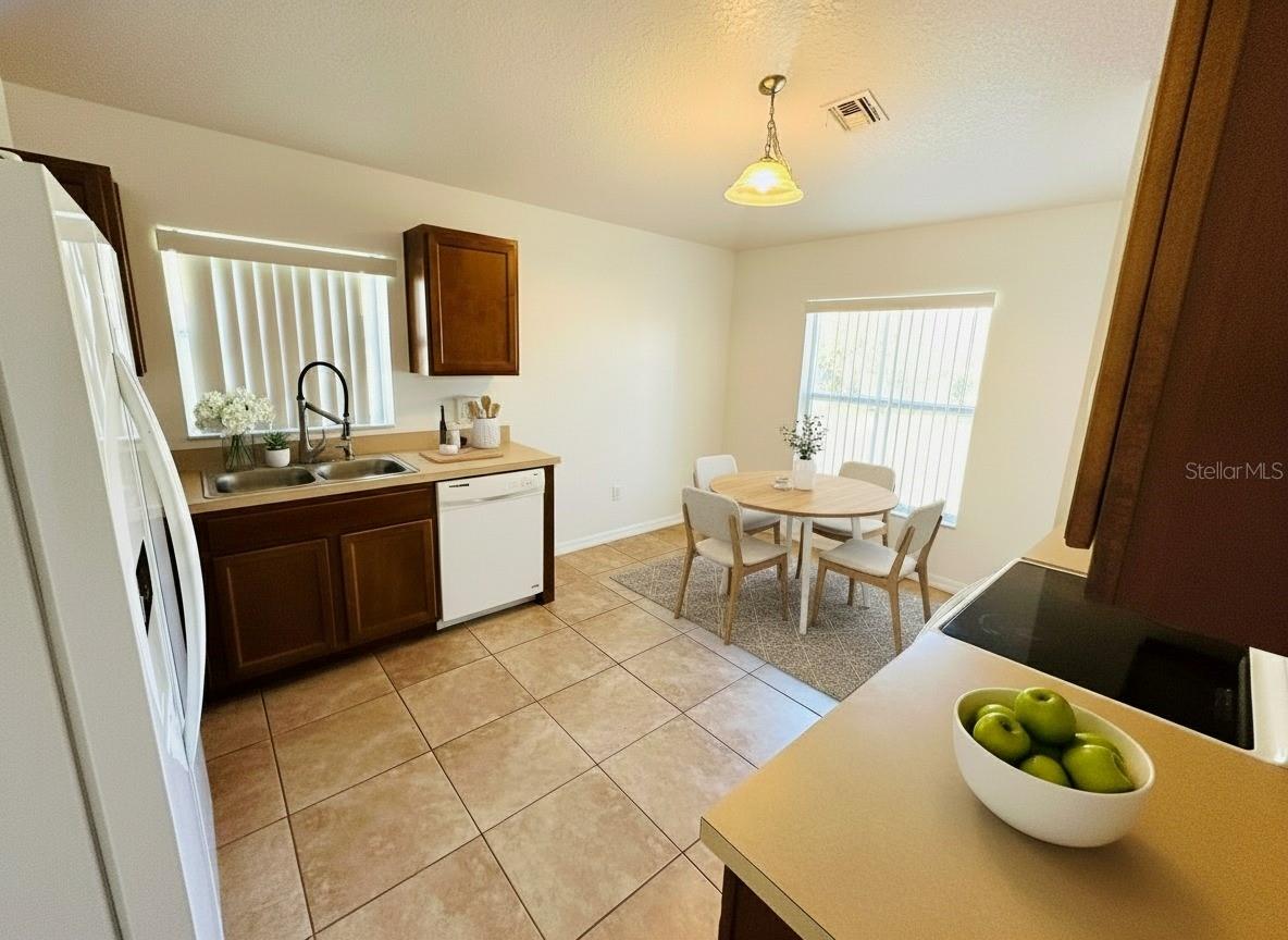 Image 3 of 32 For 1500 Kayuni Drive