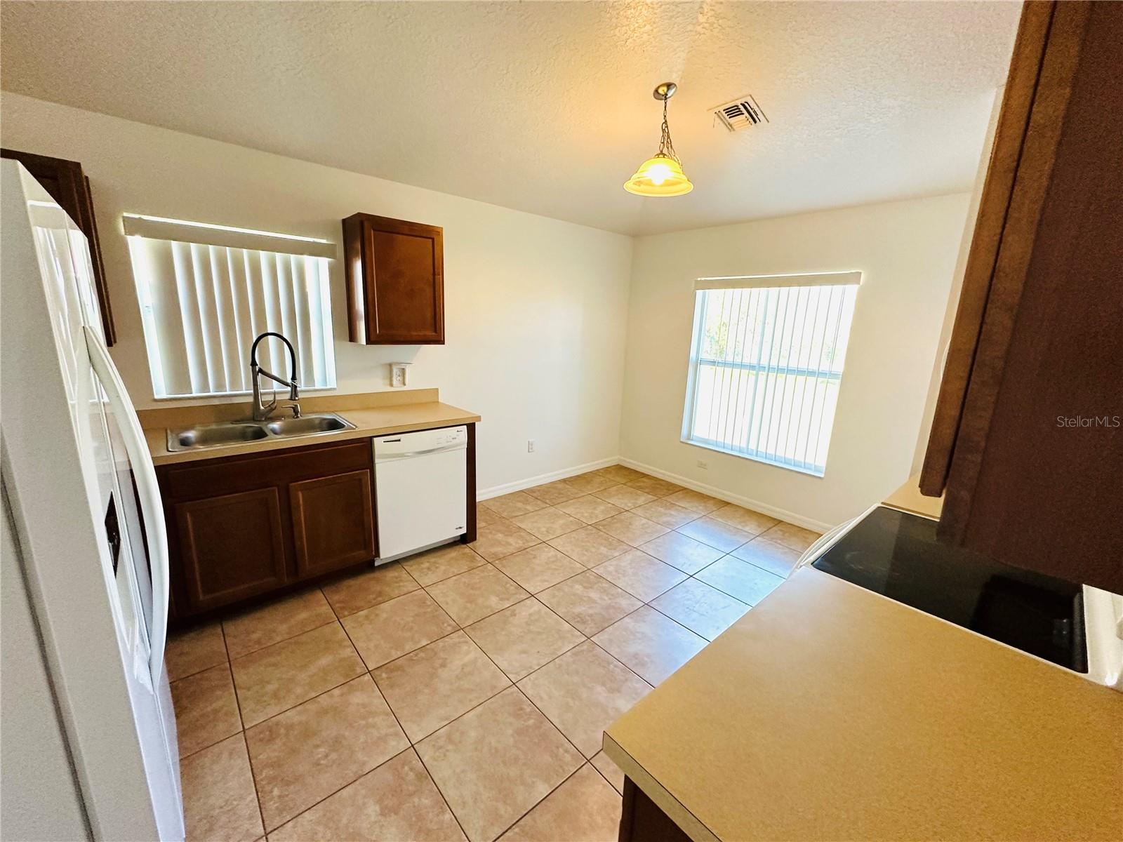 Image 4 of 32 For 1500 Kayuni Drive