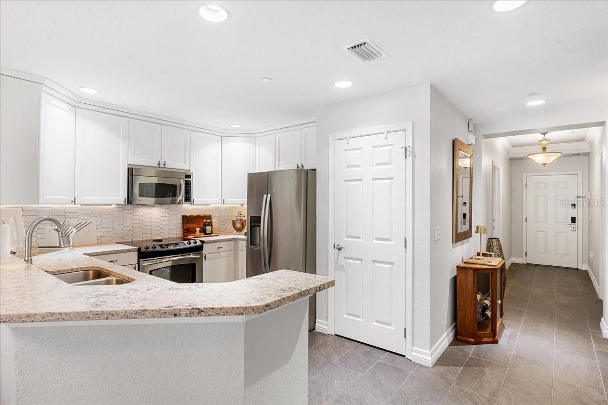 Image 13 of 31 For 7658 Whisper Way 402