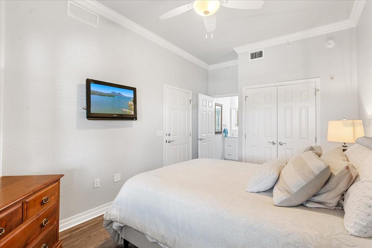 Image 24 of 31 For 7658 Whisper Way 402
