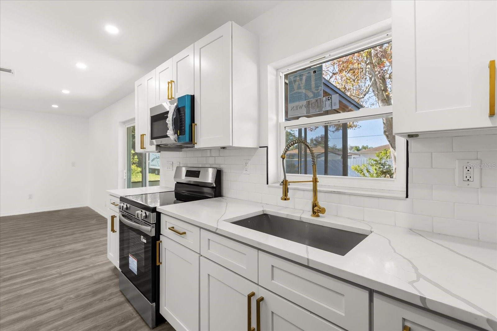 Image 11 of 25 For 1092 Deltona Boulevard