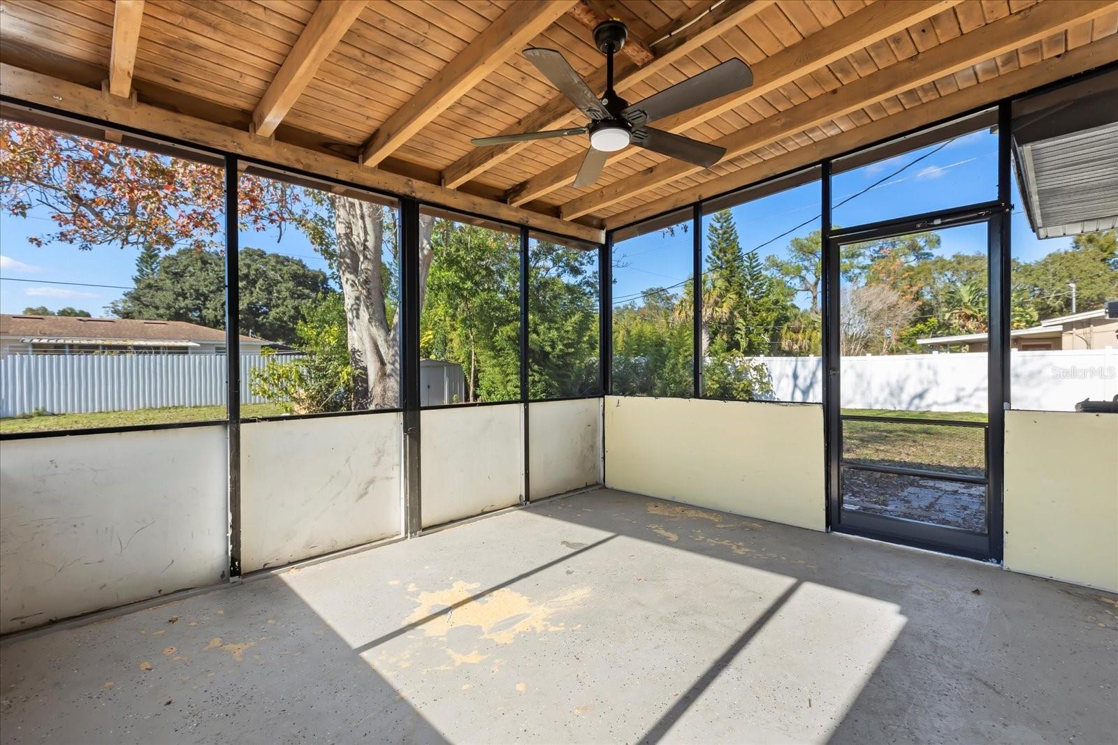 Image 17 of 25 For 1092 Deltona Boulevard