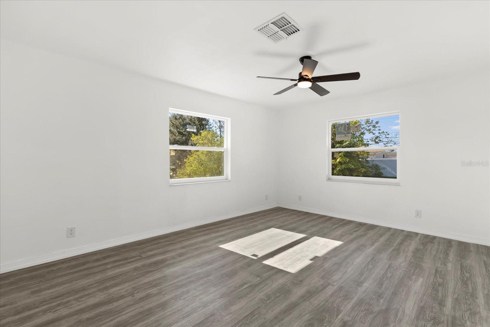 Image 5 of 25 For 1092 Deltona Boulevard