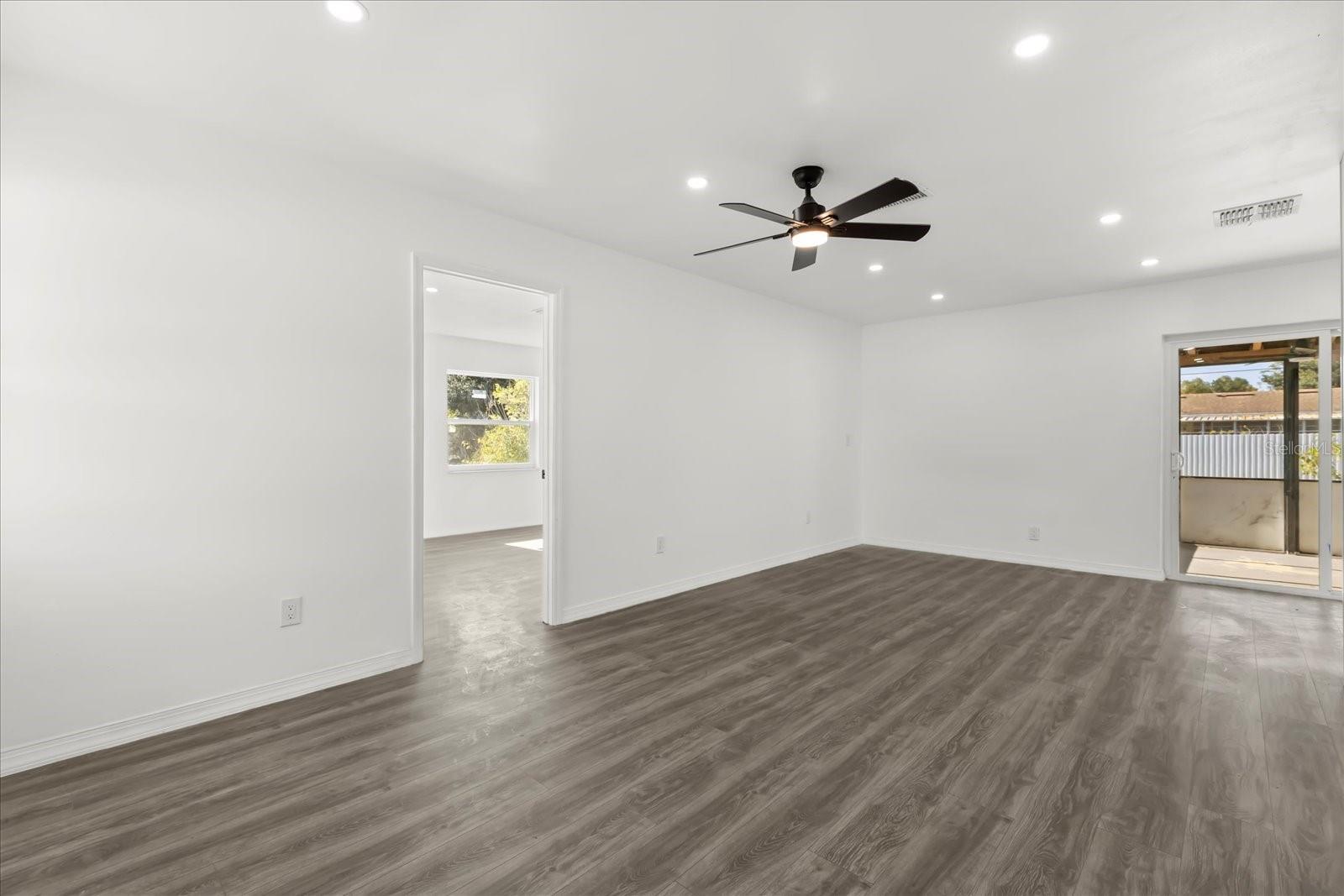 Image 7 of 25 For 1092 Deltona Boulevard