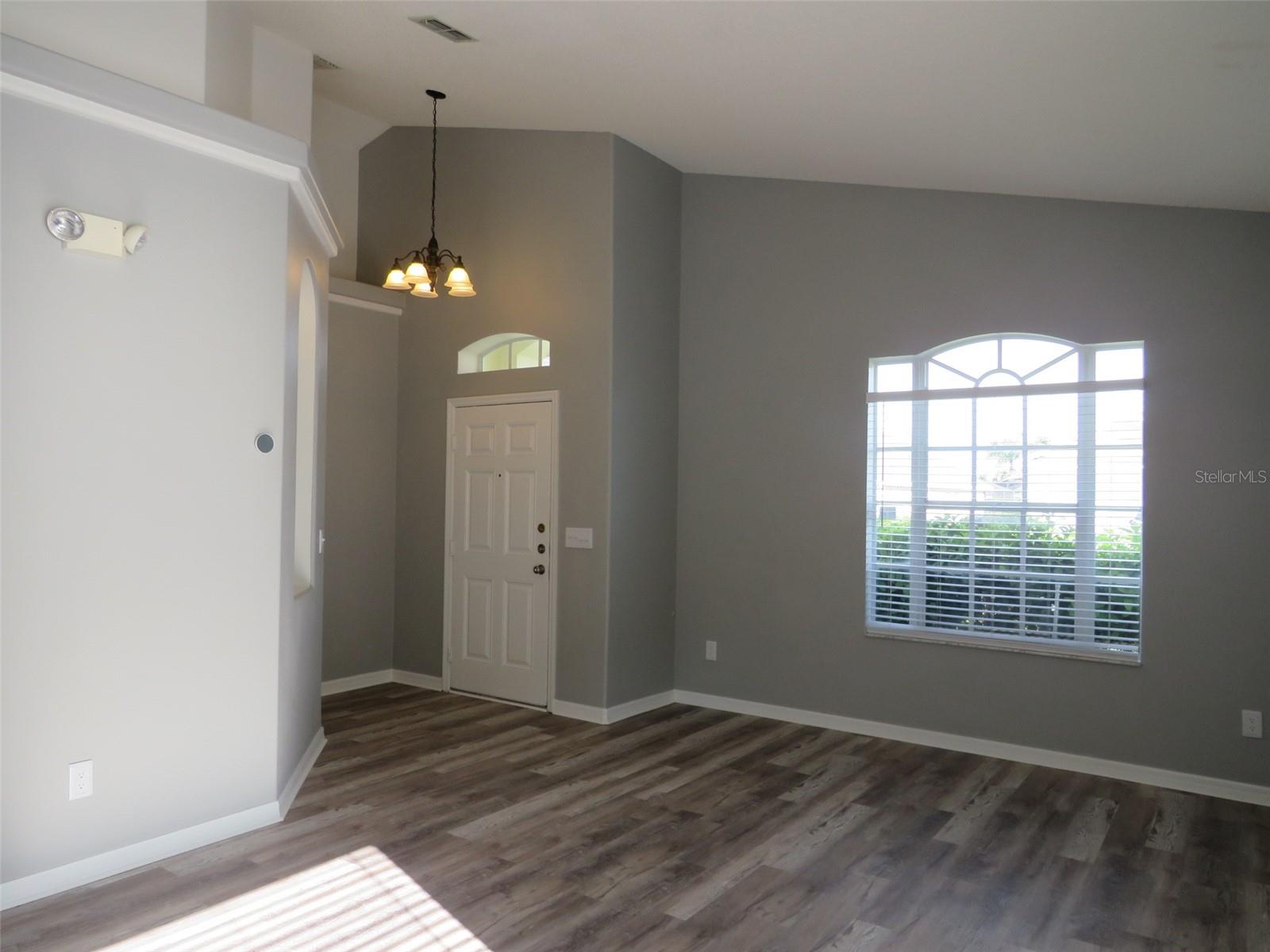 Image 17 of 41 For 16625 Palm Spring Drive