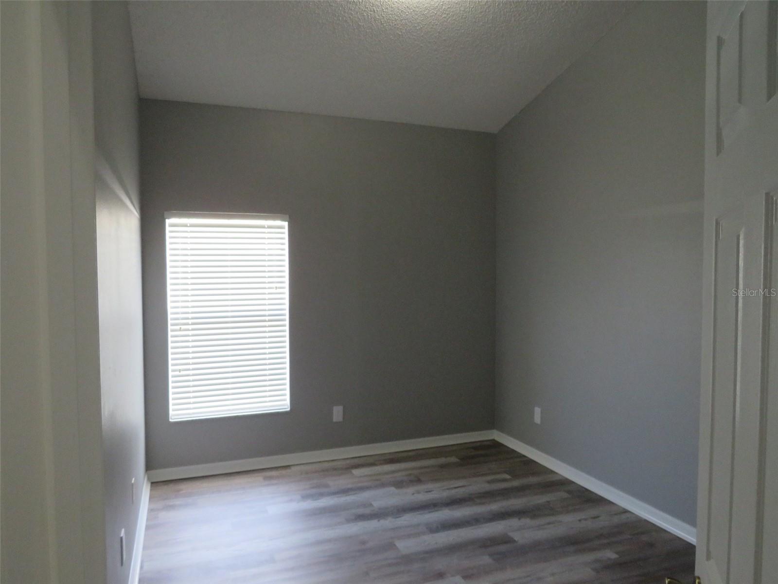 Image 21 of 41 For 16625 Palm Spring Drive