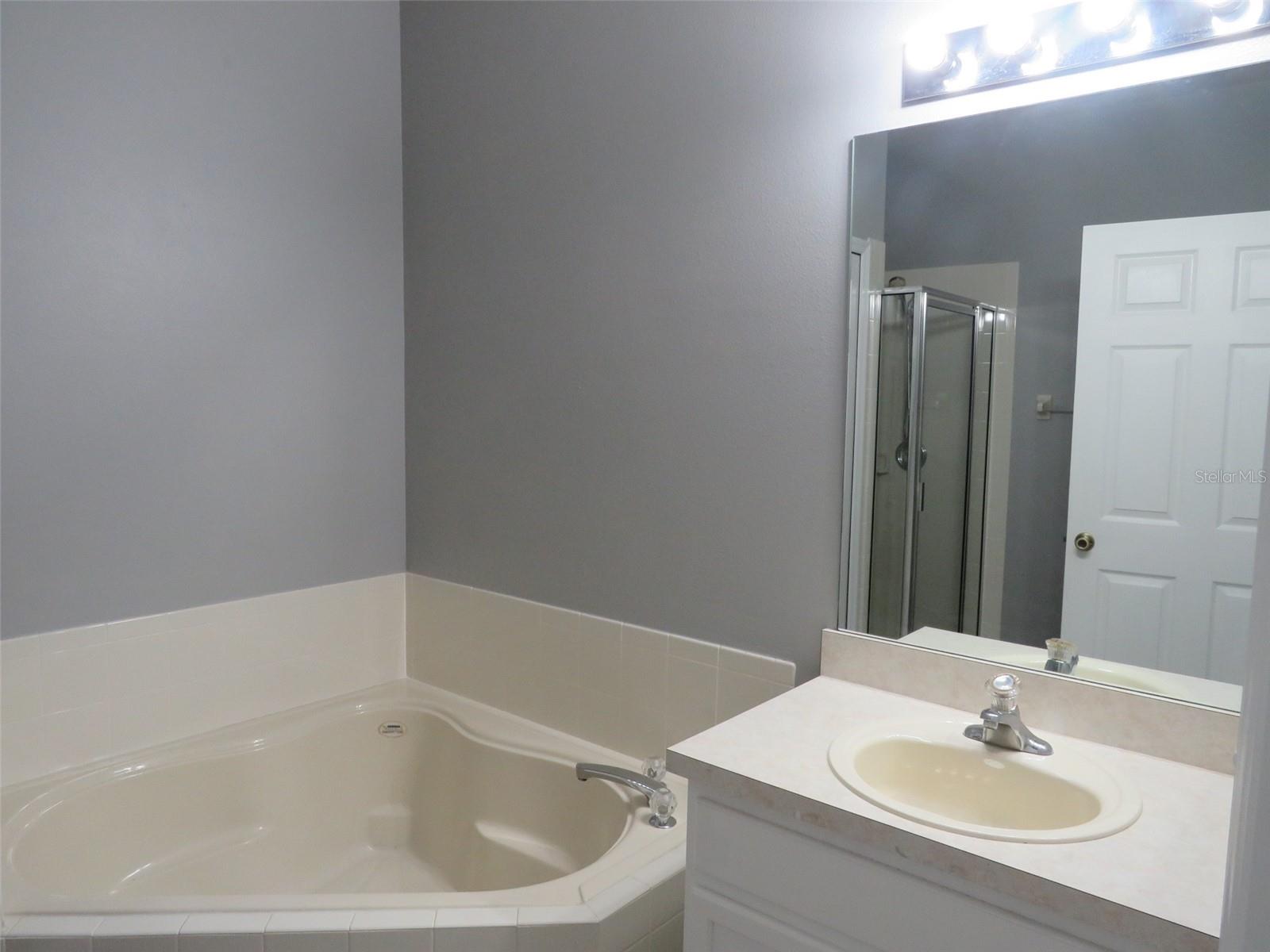 Image 26 of 41 For 16625 Palm Spring Drive