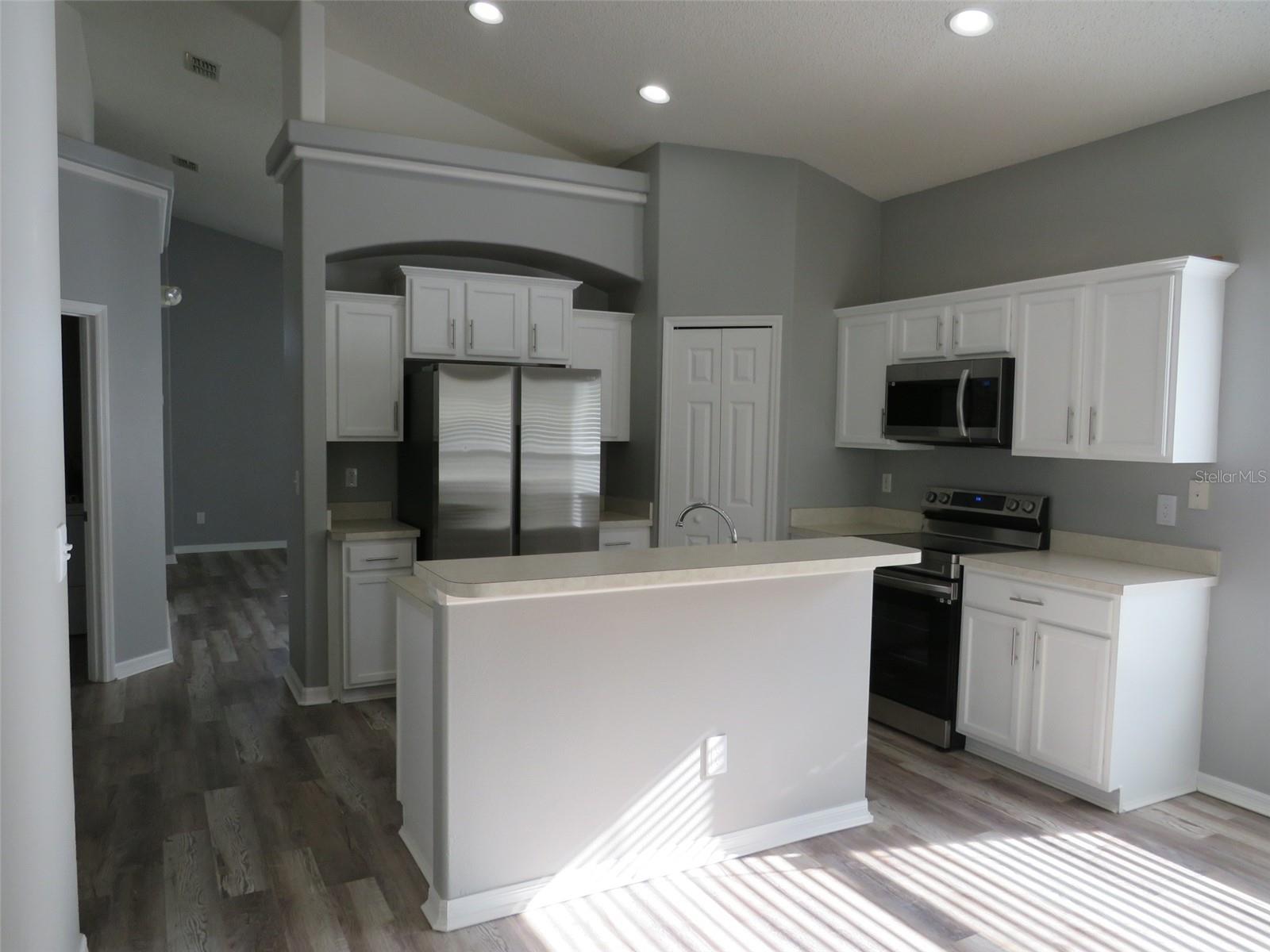 Image 6 of 41 For 16625 Palm Spring Drive